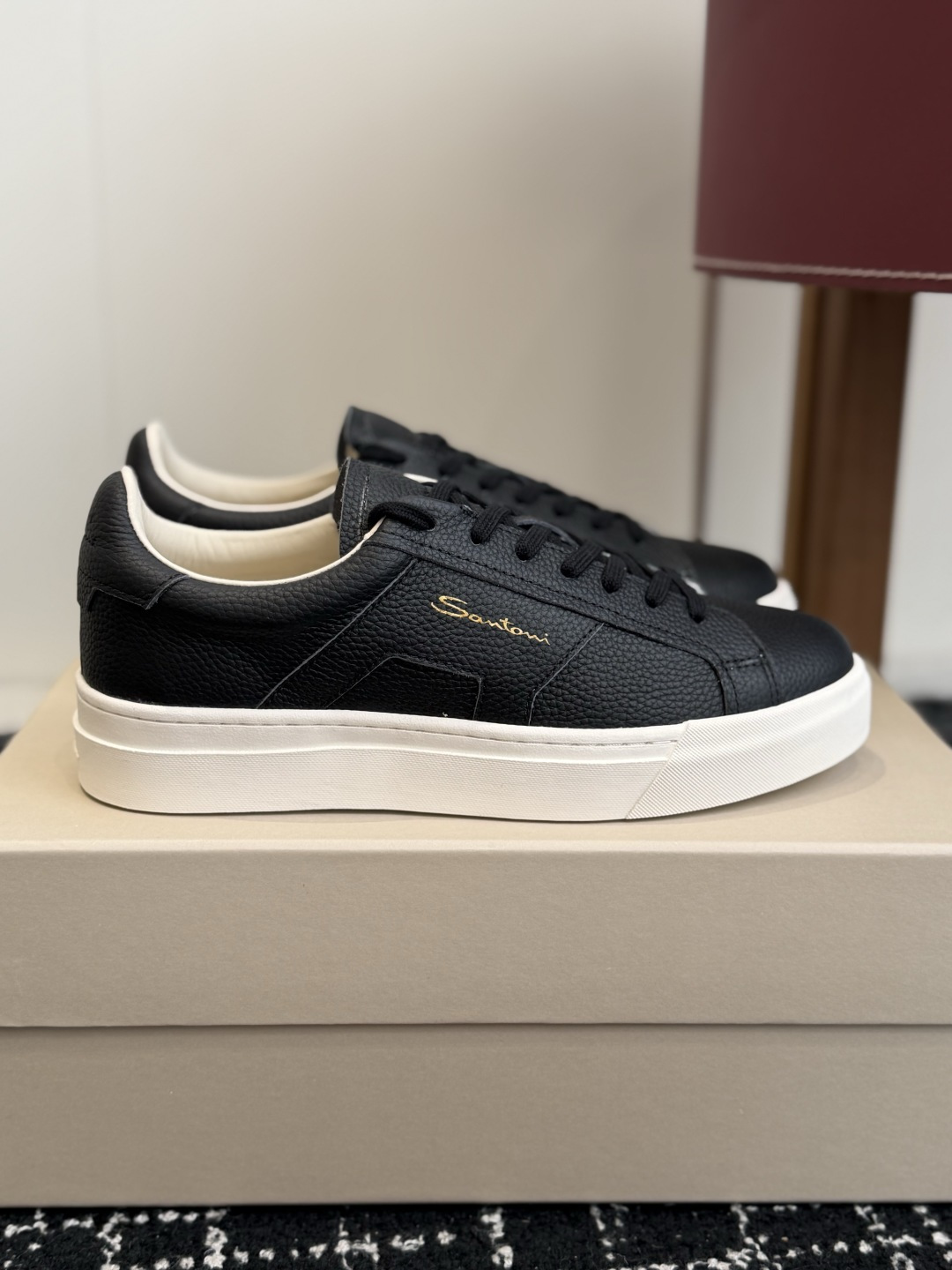 代购级 Santoni26ss男款休闲鞋 Santoni皮具品牌源于1975年,创始人Andrea Santoni先生 代购级 Santoni26ss男款休闲鞋 Santoni皮具品牌源于1975年,创始人Andrea Santoni先生