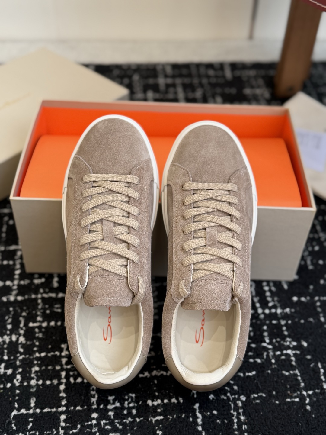 代购级 Santoni26ss男款休闲鞋 Santoni皮具品牌源于1975年,创始人Andrea Santoni先生 代购级 Santoni26ss男款休闲鞋 Santoni皮具品牌源于1975年,创始人Andrea Santoni先生