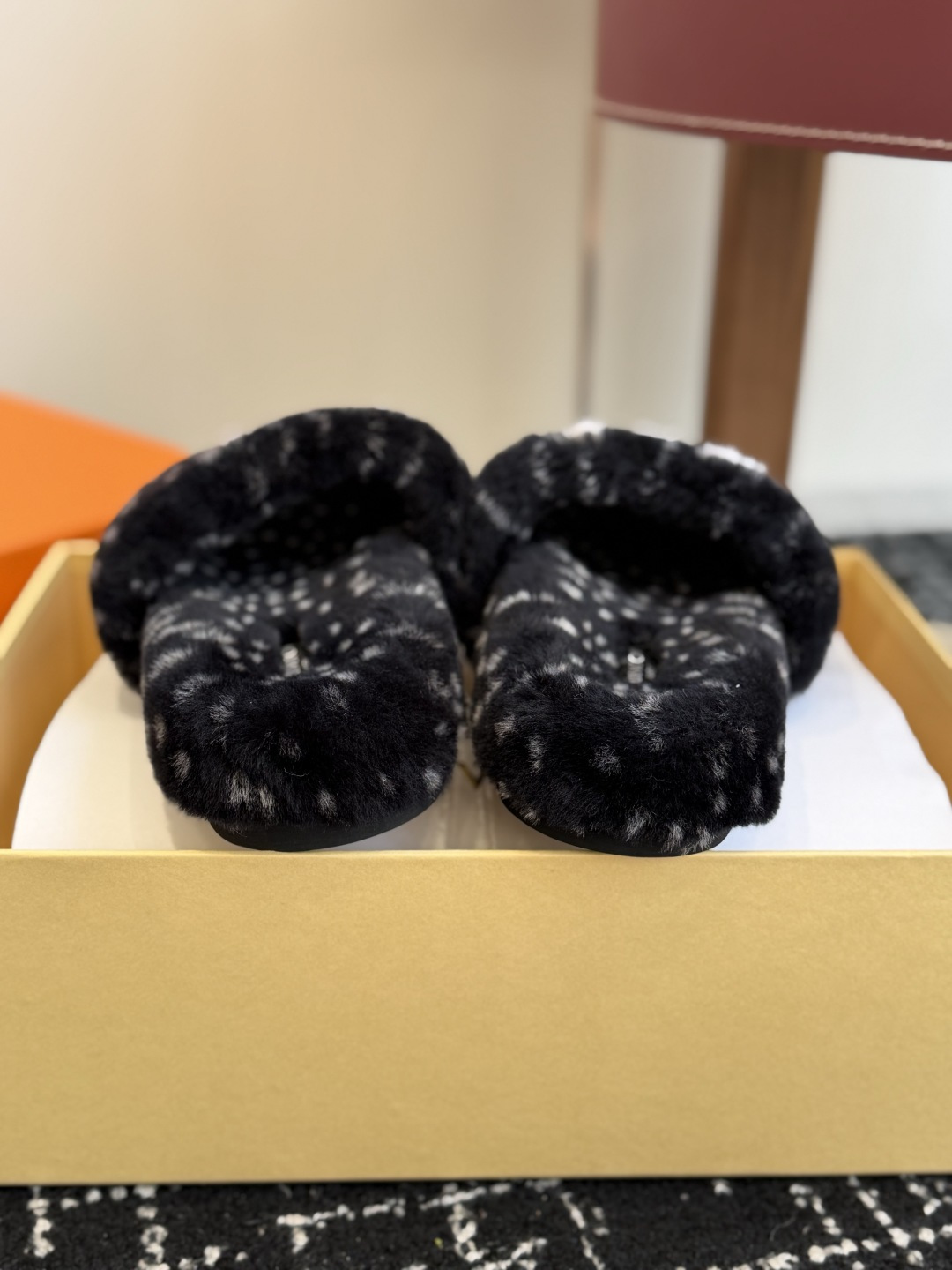 代购级 louis vuitton ss 26new arrival～ L家 26秋冬平底羊毛拖鞋新品 超舒适的lv 毛