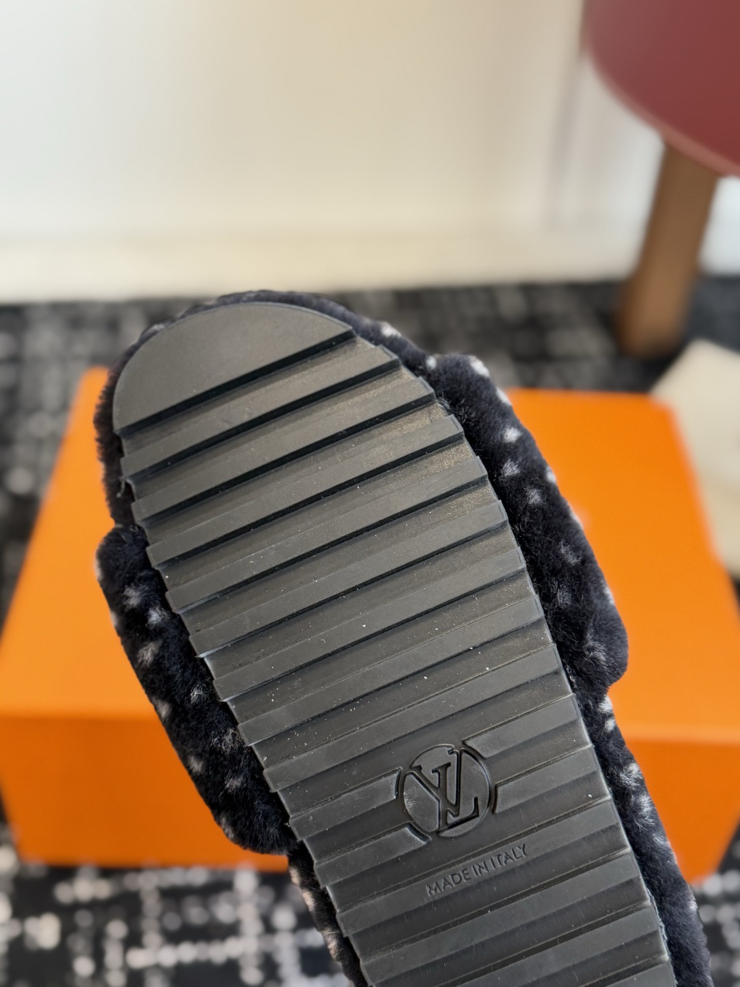 代购级 louis vuitton ss 26new arrival～ L家 26秋冬平底羊毛拖鞋新品 超舒适的lv 毛
