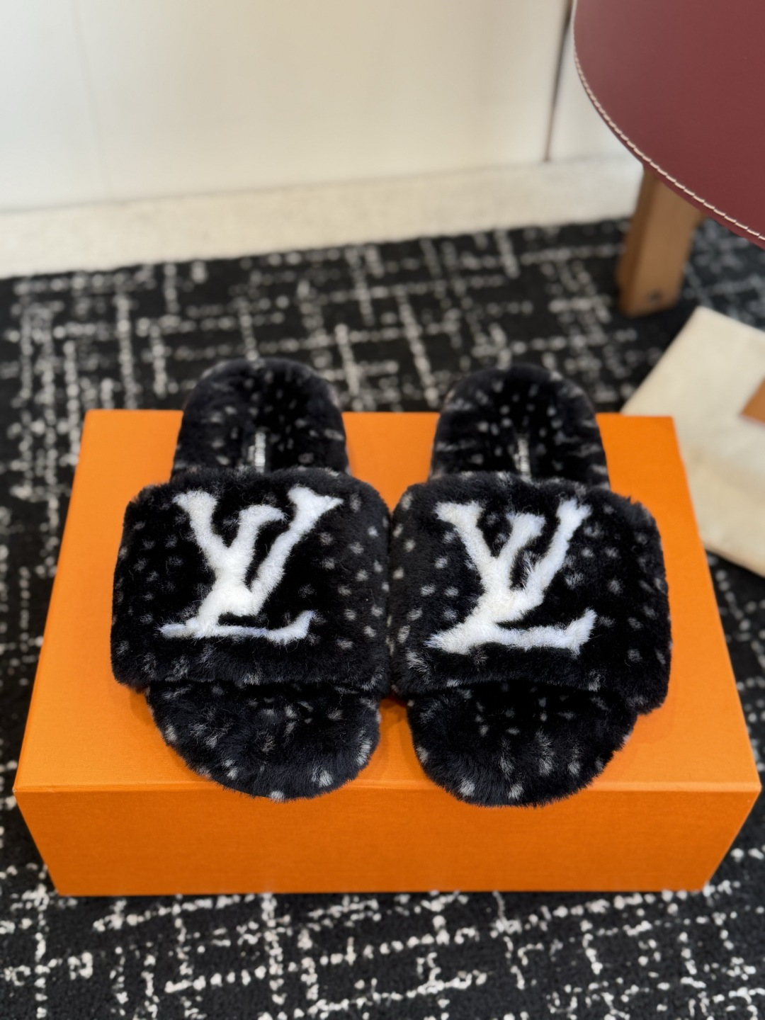 代购级 louis vuitton ss 26new arrival～ L家 26秋冬平底羊毛拖鞋新品 超舒适的lv 毛