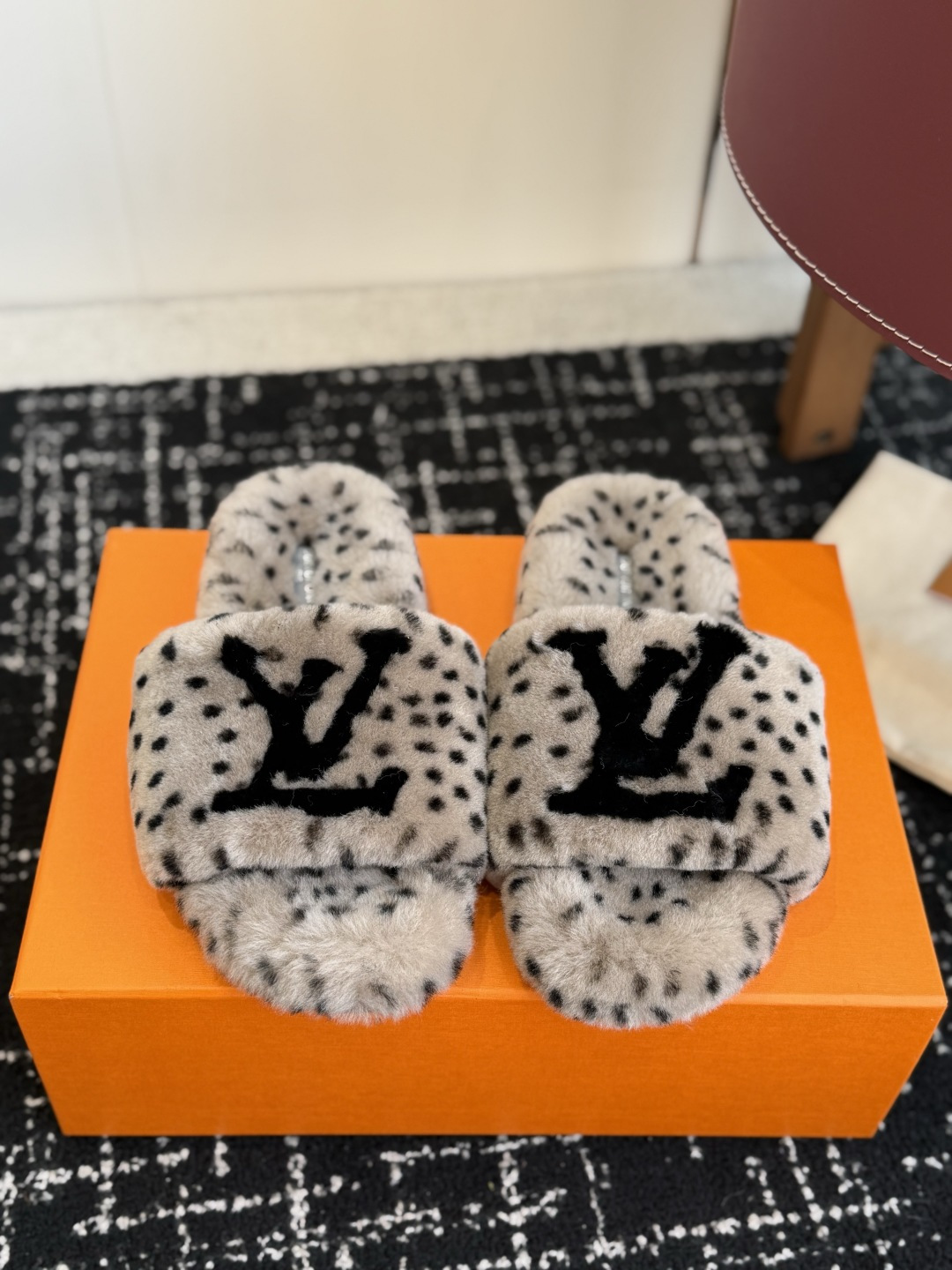 代购级 louis vuitton ss 26new arrival～ L家 26秋冬平底羊毛拖鞋新品 超舒适的lv 毛