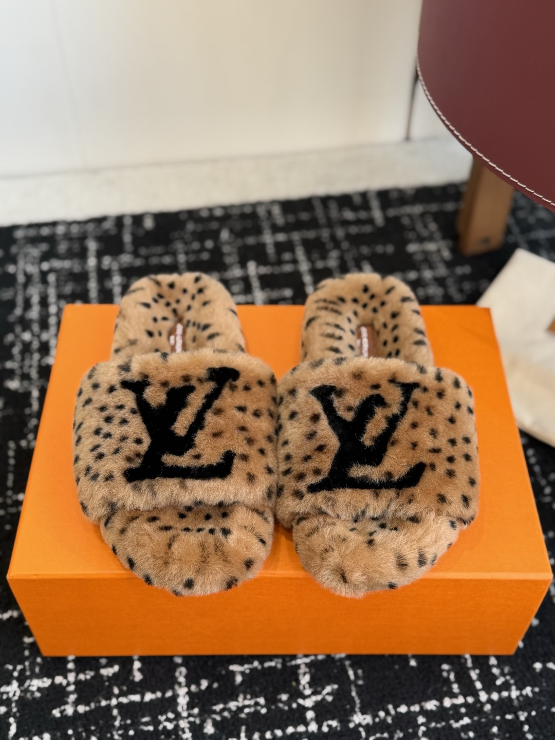 代购级 louis vuitton ss 26new arrival～ L家 26秋冬平底羊毛拖鞋新品 超舒适的lv 毛