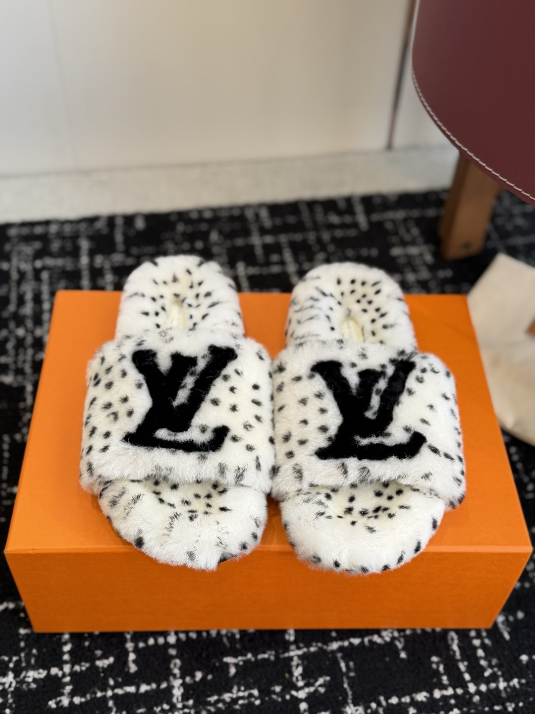 代购级 louis vuitton ss 26new arrival～ L家 26秋冬平底羊毛拖鞋新品 超舒适的lv 毛