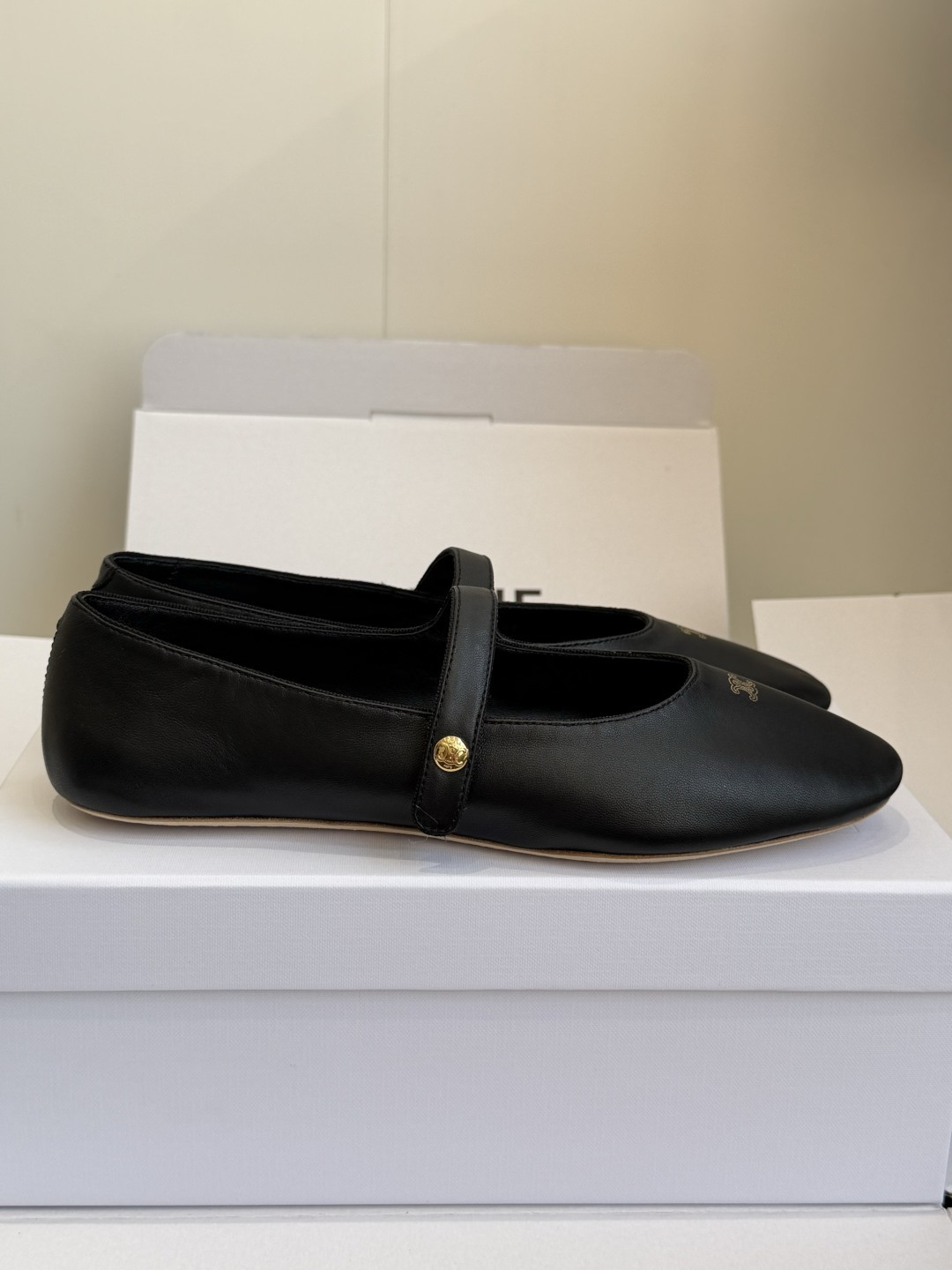 东莞代购级 Celine 26ss 新款 一脚蹬 超级舒适 玛丽珍 单鞋  今年必须要入手一双celine 玛丽珍 复古