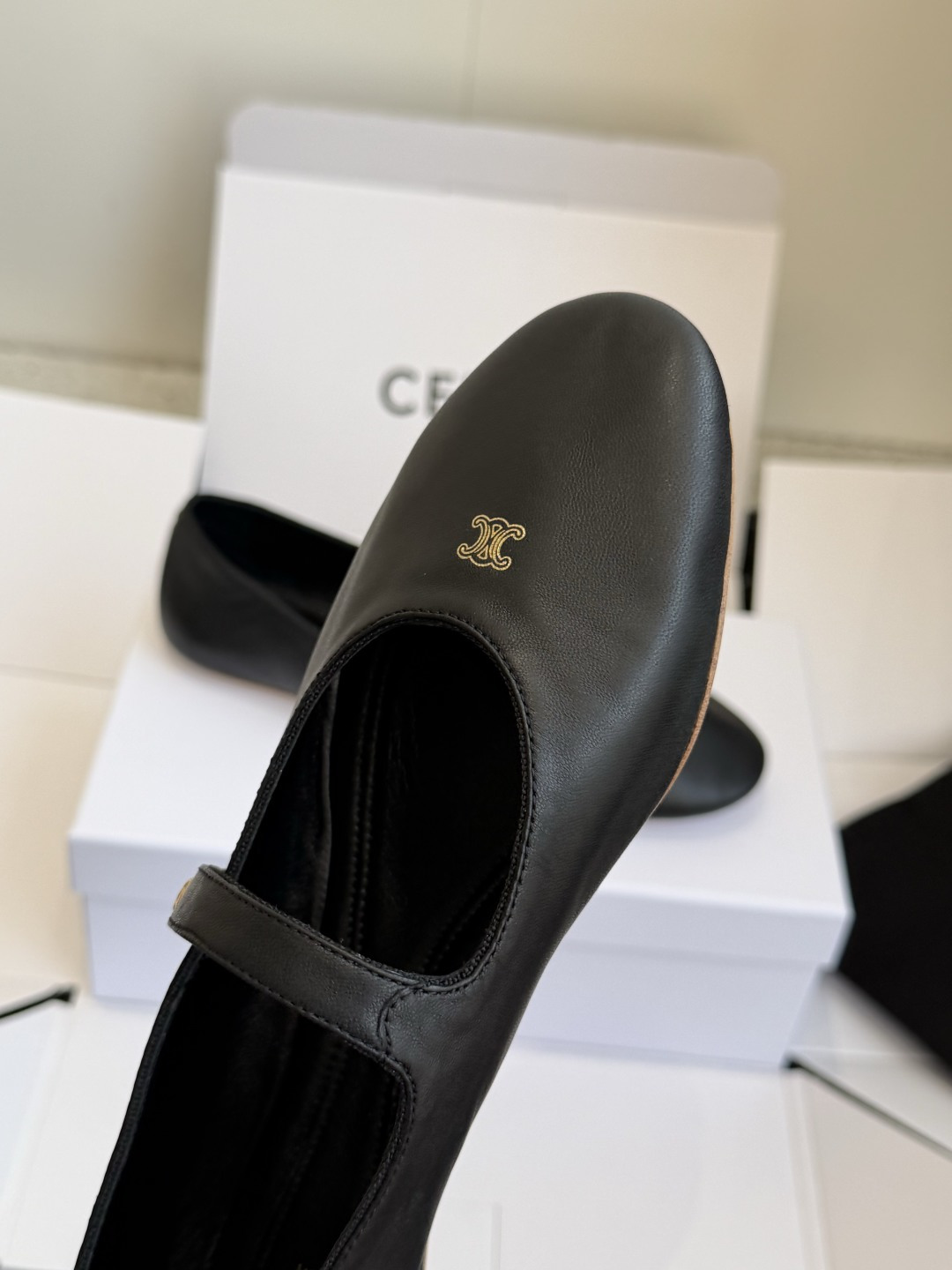 东莞代购级 Celine 26ss 新款 一脚蹬 超级舒适 玛丽珍 单鞋  今年必须要入手一双celine 玛丽珍 复古