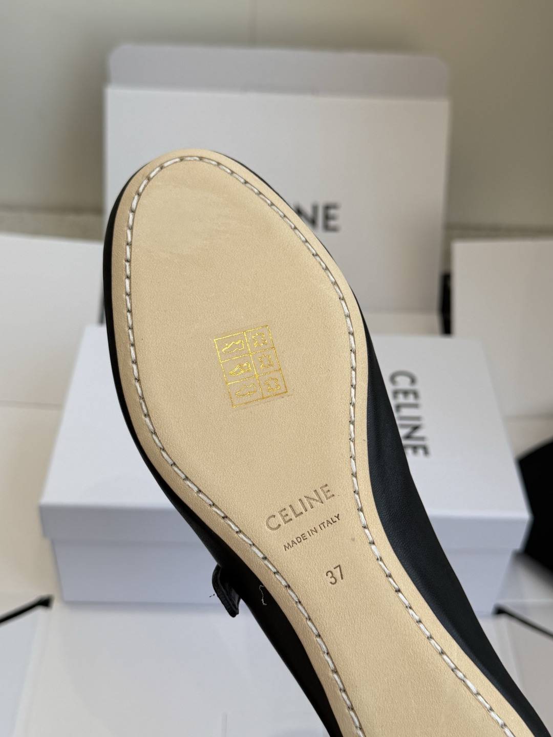东莞代购级 Celine 26ss 新款 一脚蹬 超级舒适 玛丽珍 单鞋  今年必须要入手一双celine 玛丽珍 复古