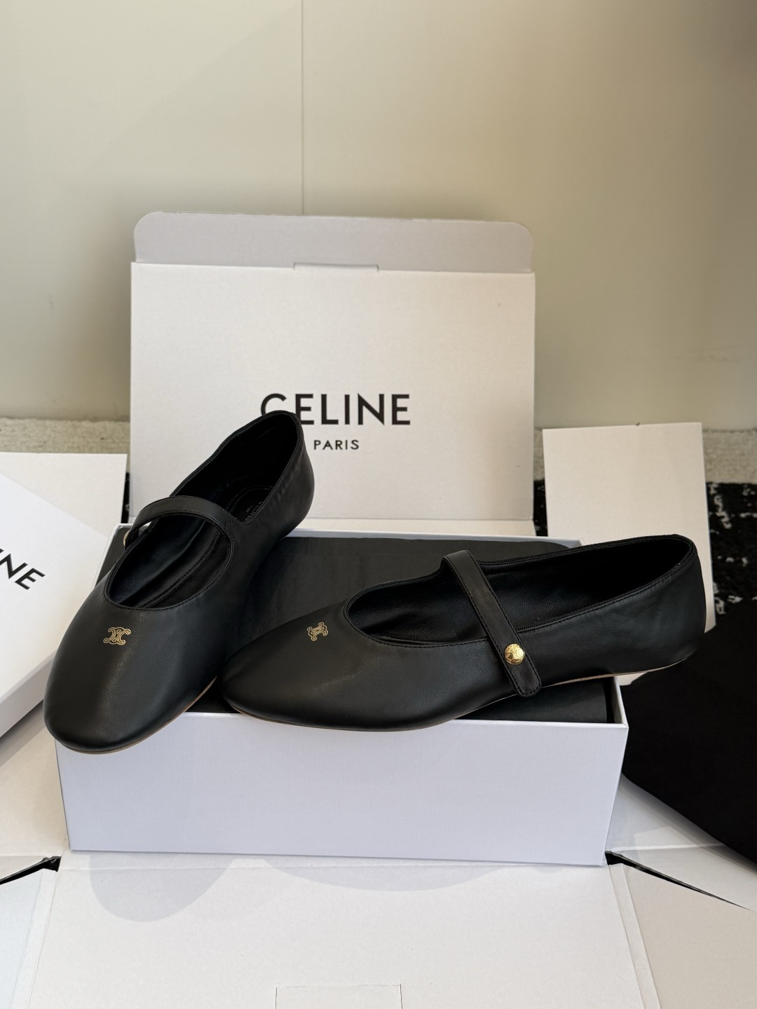 东莞代购级 Celine 26ss 新款 一脚蹬 超级舒适 玛丽珍 单鞋  今年必须要入手一双celine 玛丽珍 复古