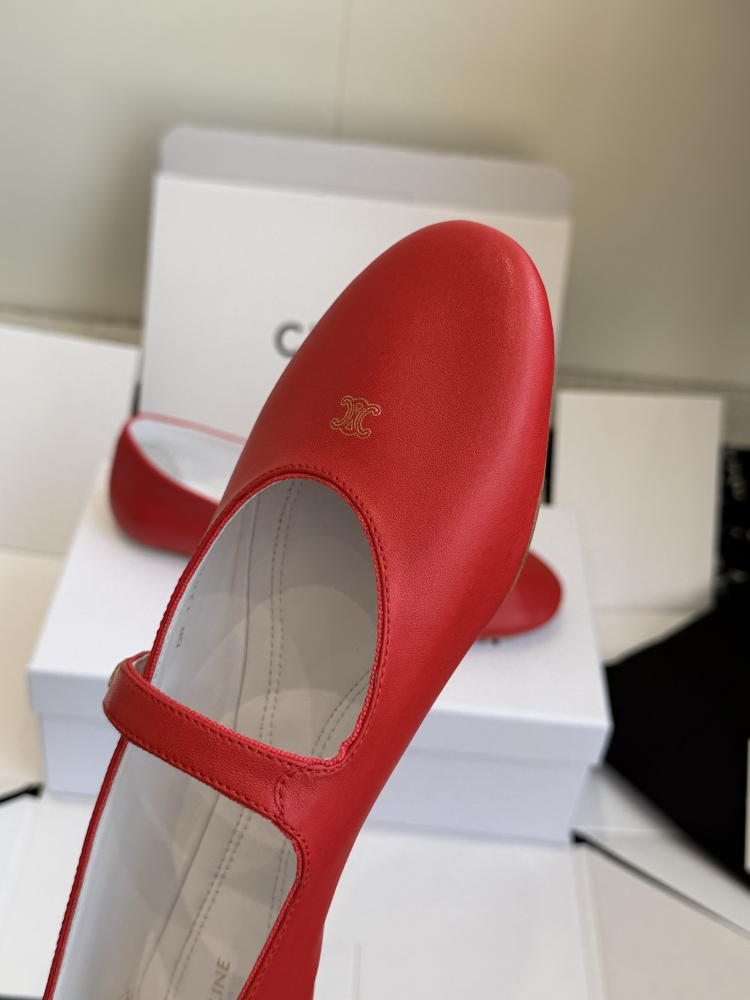 东莞代购级 Celine 26ss 新款 一脚蹬 超级舒适 玛丽珍 单鞋 今年必须要入手一双celine 玛丽珍 复古 东莞代购级 Celine 26ss 新款 一脚蹬 超级舒适 玛丽珍 单鞋 今年必须要入手一双celine 玛丽珍 复古