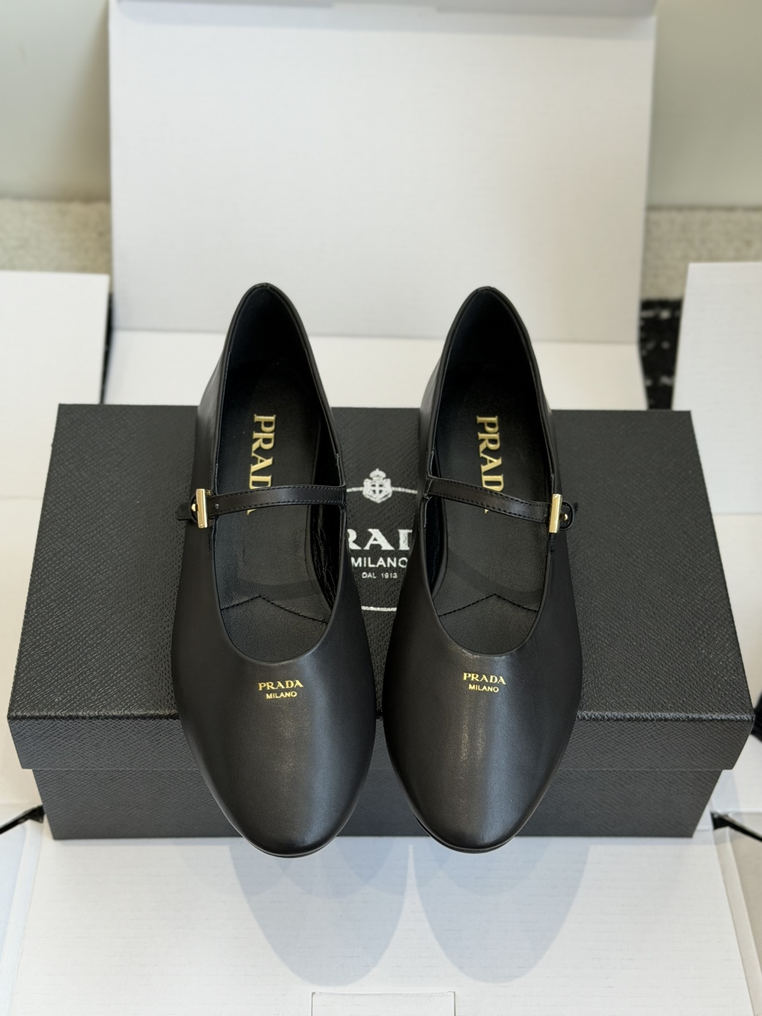 东莞代购级 prada 普拉达26ss新款单鞋 上班、约会、都非常ok的款,简约精练,时尚款单鞋 面料:羊皮 内里:羊 东莞代购级 prada 普拉达26ss新款单鞋 上班、约会、都非常ok的款,简约精练,时尚款单鞋 面料:羊皮 内里:羊