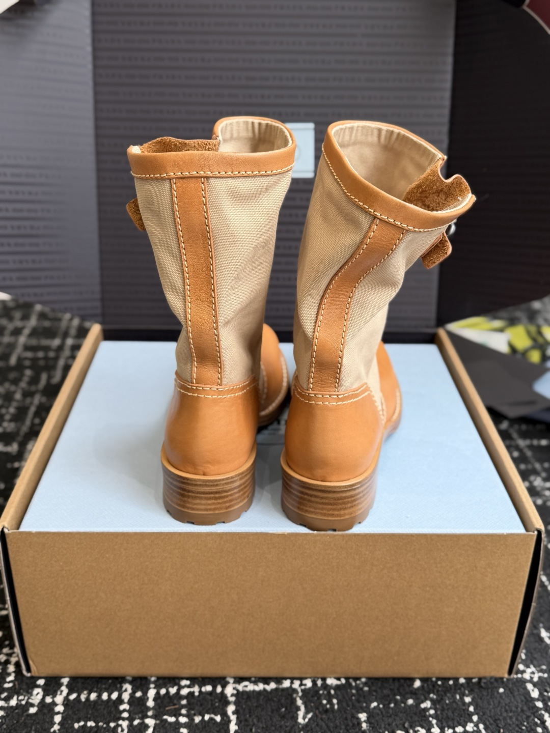 东莞代购级Prada普拉达 26ss 秋冬 复古西部牛仔靴 时尚机车马丁靴，独到味道，人人都爱也轻松驾驭  每年都会爆.