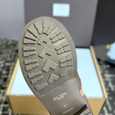 东莞代购级Prada普拉达 26ss 秋冬 复古西部牛仔靴 时尚机车马丁靴,独到味道,人人都爱也轻松驾驭 每年都会爆. 东莞代购级Prada普拉达 26ss 秋冬 复古西部牛仔靴 时尚机车马丁靴,独到味道,人人都爱也轻松驾驭 每年都会爆.