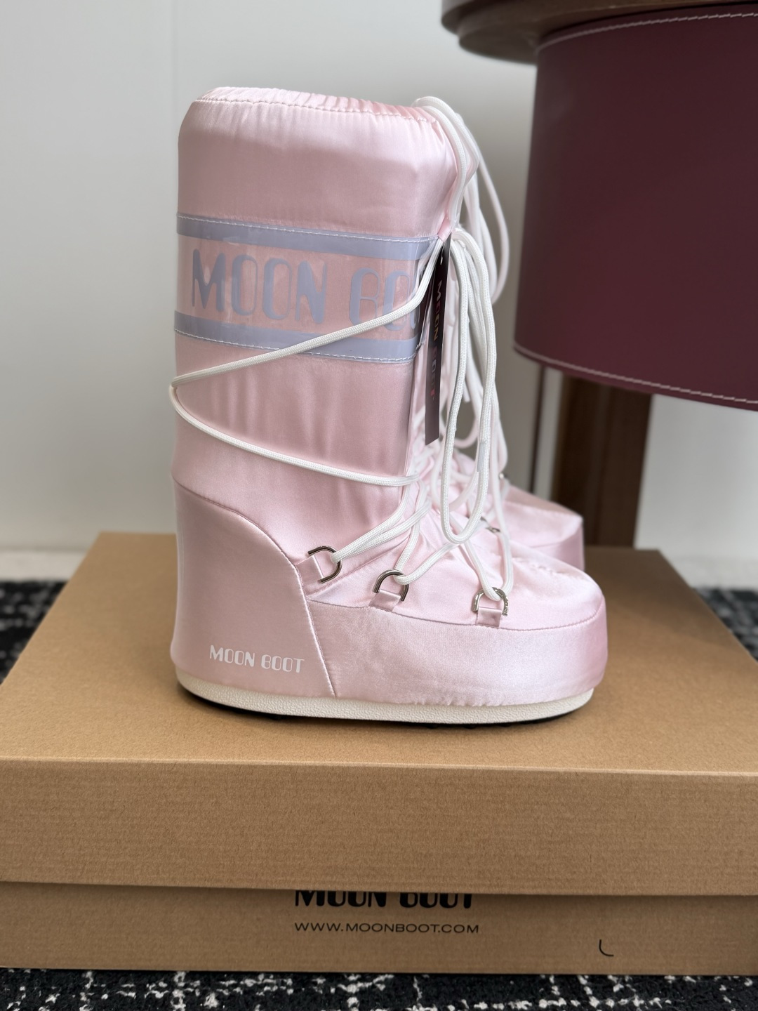 代购级 Moon Boot 26ss 秋冬最新款雪地靴系列……丑萌雪地短靴 忘了UGG吧,时髦人都在穿Moon Boot 代购级 Moon Boot 26ss 秋冬最新款雪地靴系列……丑萌雪地短靴 忘了UGG吧,时髦人都在穿Moon Boot