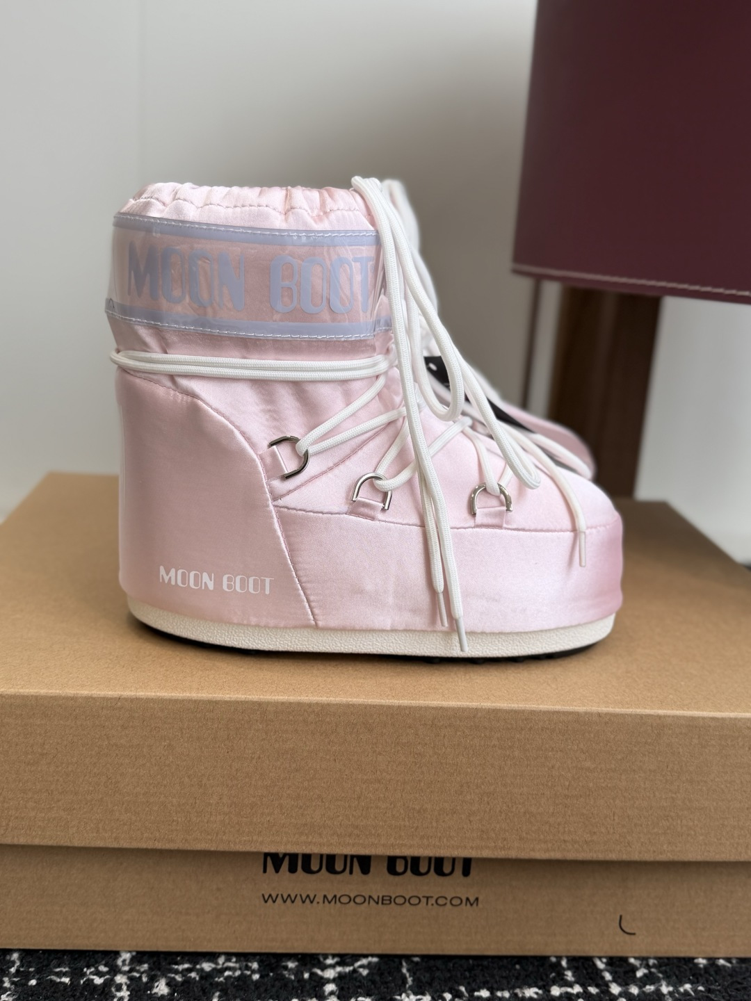 代购级 Moon Boot 26ss 秋冬最新款雪地靴系列……丑萌雪地短靴 忘了UGG吧,时髦人都在穿Moon Boot 代购级 Moon Boot 26ss 秋冬最新款雪地靴系列……丑萌雪地短靴 忘了UGG吧,时髦人都在穿Moon Boot