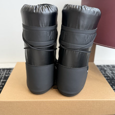 代购级 Moon Boot 26ss 秋冬最新款雪地靴系列……丑萌雪地短靴 忘了UGG吧,时髦人都在穿Moon Boot 代购级 Moon Boot 26ss 秋冬最新款雪地靴系列……丑萌雪地短靴 忘了UGG吧,时髦人都在穿Moon Boot