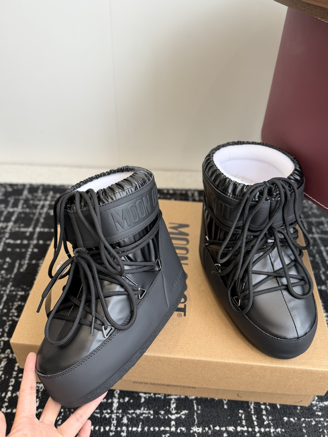 代购级 Moon Boot 26ss 秋冬最新款雪地靴系列……丑萌雪地短靴 忘了UGG吧，时髦人都在穿Moon Boot