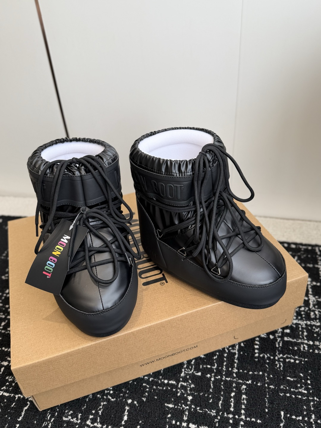 代购级 Moon Boot 26ss 秋冬最新款雪地靴系列……丑萌雪地短靴 忘了UGG吧，时髦人都在穿Moon Boot