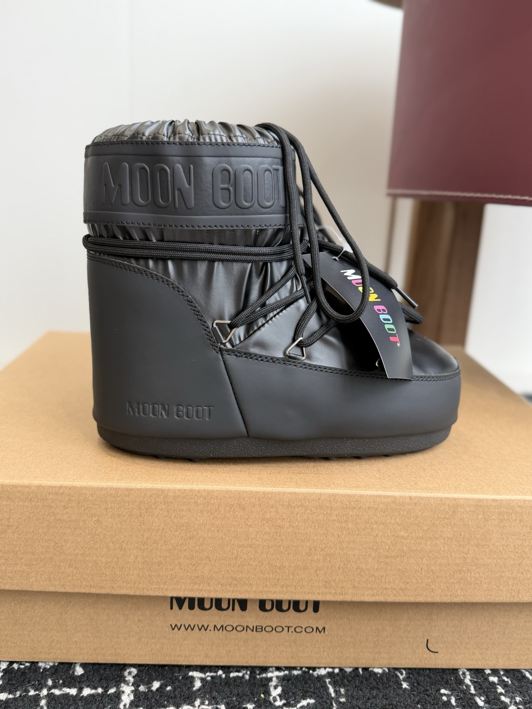 代购级 Moon Boot 26ss 秋冬最新款雪地靴系列……丑萌雪地短靴 忘了UGG吧，时髦人都在穿Moon Boot