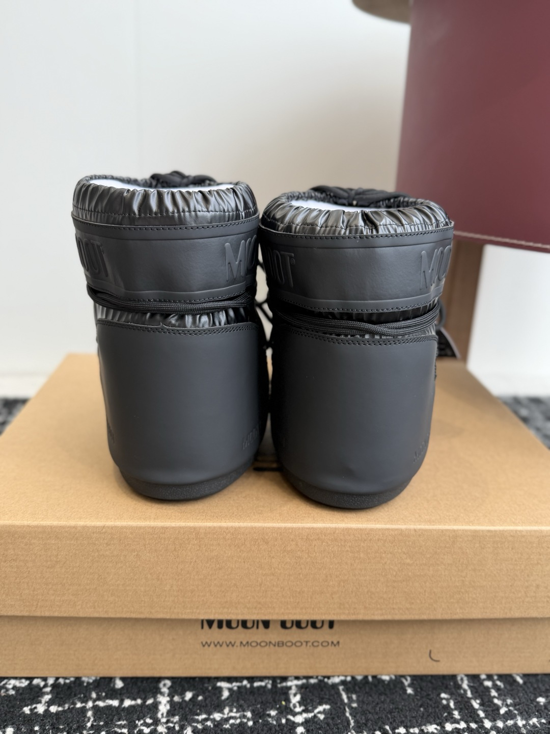 代购级 Moon Boot 26ss 秋冬最新款雪地靴系列……丑萌雪地短靴 忘了UGG吧，时髦人都在穿Moon Boot