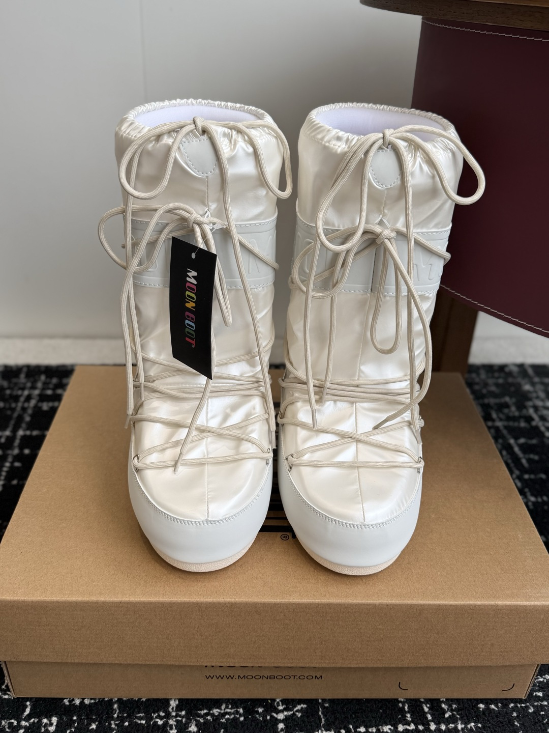 代购级 Moon Boot 26ss 秋冬最新款雪地靴系列……丑萌雪地短靴 忘了UGG吧,时髦人都在穿Moon Boot 代购级 Moon Boot 26ss 秋冬最新款雪地靴系列……丑萌雪地短靴 忘了UGG吧,时髦人都在穿Moon Boot