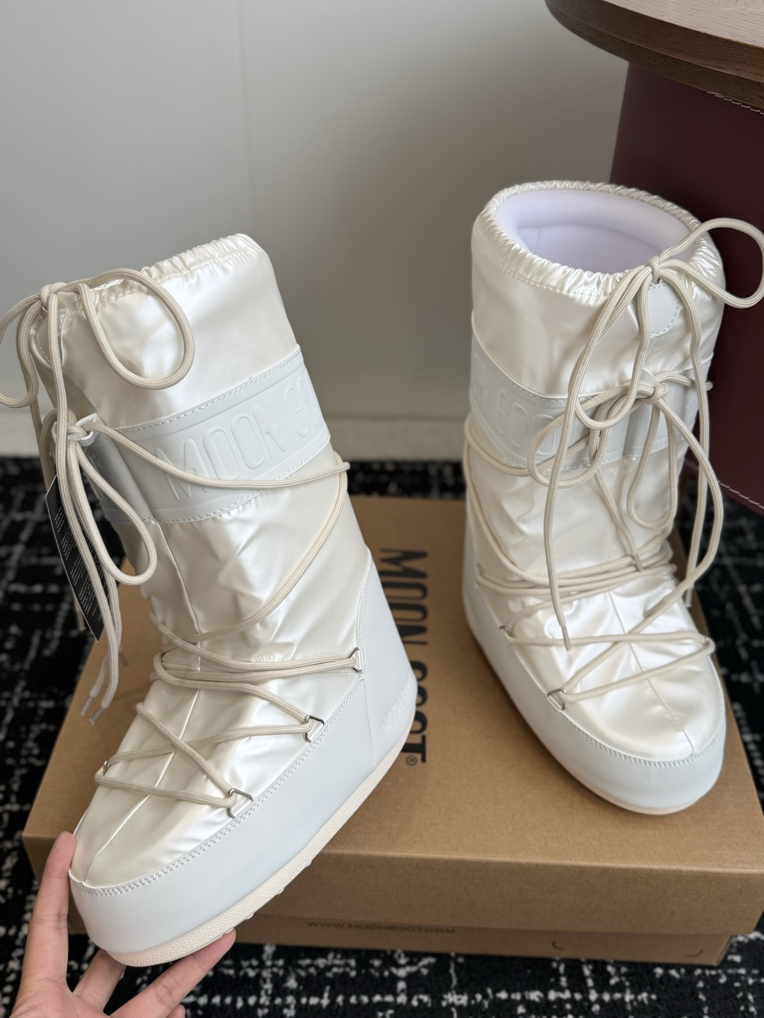 代购级 Moon Boot 26ss 秋冬最新款雪地靴系列……丑萌雪地短靴 忘了UGG吧，时髦人都在穿Moon Boot