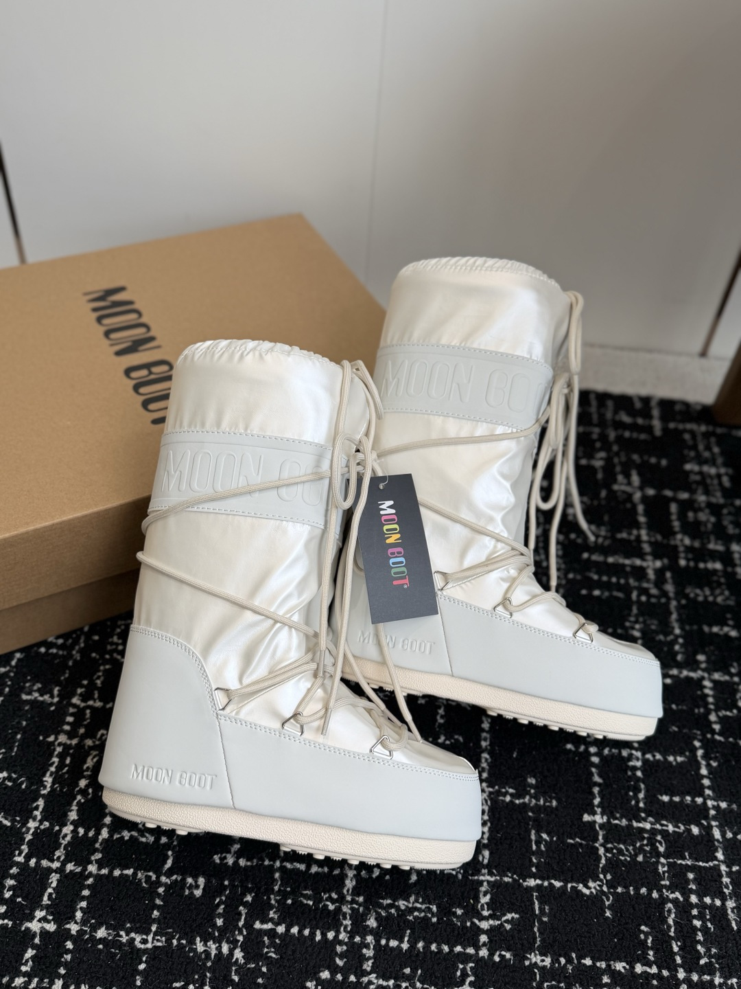 代购级 Moon Boot 26ss 秋冬最新款雪地靴系列……丑萌雪地短靴 忘了UGG吧，时髦人都在穿Moon Boot