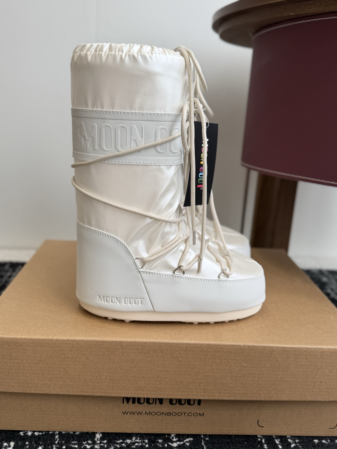 代购级 Moon Boot 26ss 秋冬最新款雪地靴系列……丑萌雪地短靴 忘了UGG吧，时髦人都在穿Moon Boot