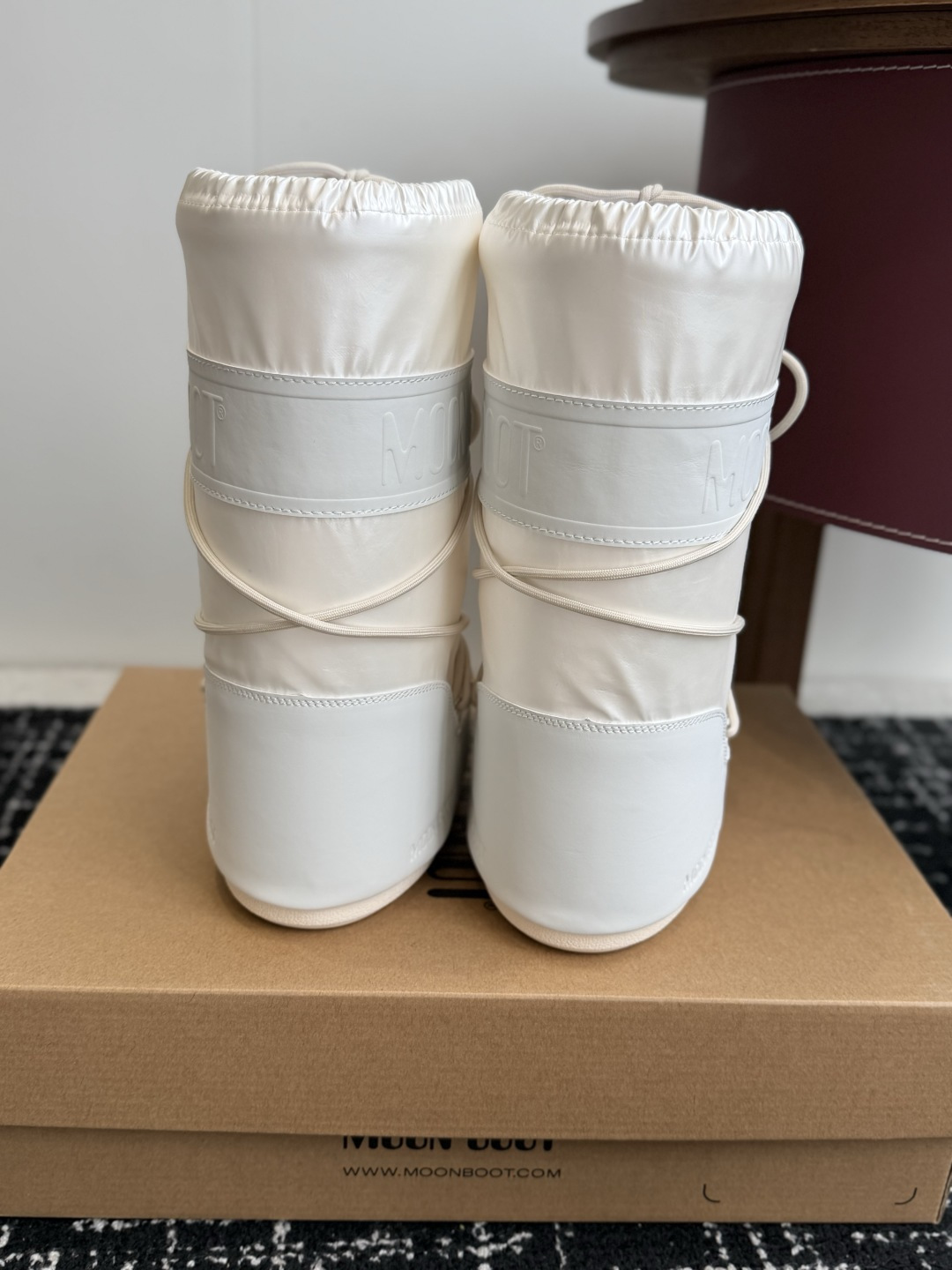 代购级 Moon Boot 26ss 秋冬最新款雪地靴系列……丑萌雪地短靴 忘了UGG吧，时髦人都在穿Moon Boot