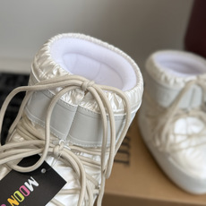 代购级 Moon Boot 26ss 秋冬最新款雪地靴系列……丑萌雪地短靴 忘了UGG吧,时髦人都在穿Moon Boot 代购级 Moon Boot 26ss 秋冬最新款雪地靴系列……丑萌雪地短靴 忘了UGG吧,时髦人都在穿Moon Boot