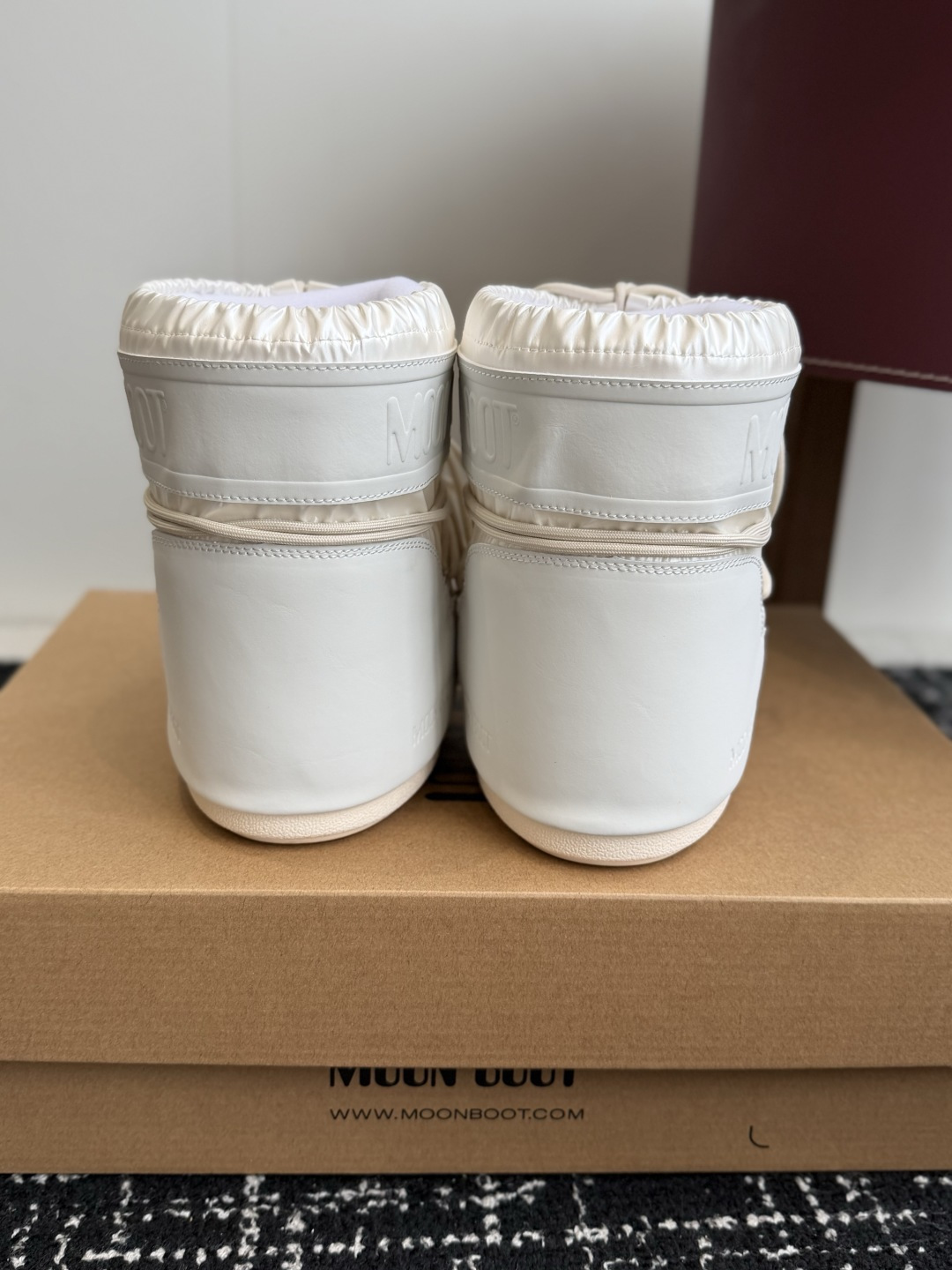 代购级 Moon Boot 26ss 秋冬最新款雪地靴系列……丑萌雪地短靴 忘了UGG吧,时髦人都在穿Moon Boot 代购级 Moon Boot 26ss 秋冬最新款雪地靴系列……丑萌雪地短靴 忘了UGG吧,时髦人都在穿Moon Boot