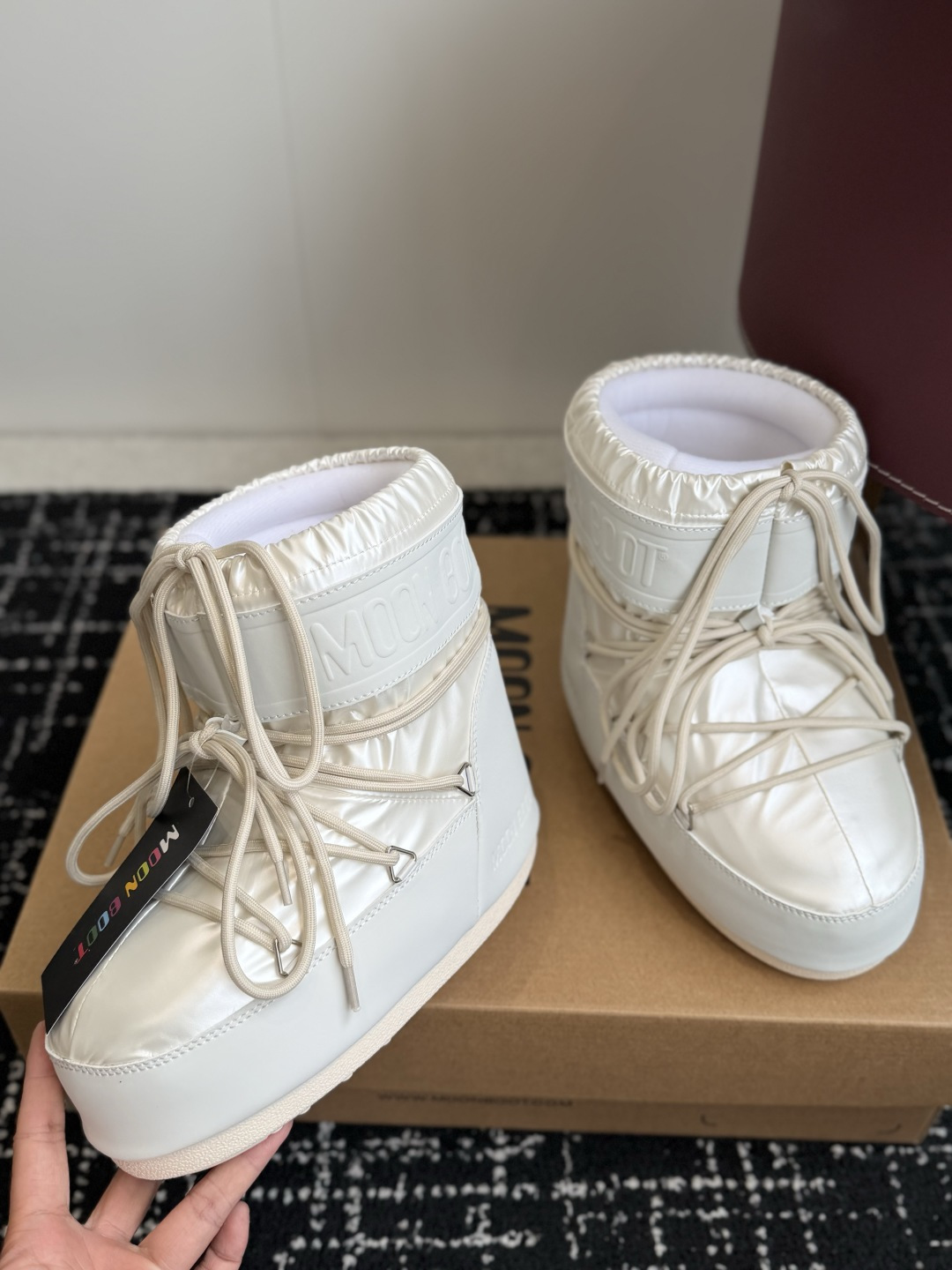 代购级 Moon Boot 26ss 秋冬最新款雪地靴系列……丑萌雪地短靴 忘了UGG吧,时髦人都在穿Moon Boot 代购级 Moon Boot 26ss 秋冬最新款雪地靴系列……丑萌雪地短靴 忘了UGG吧,时髦人都在穿Moon Boot
