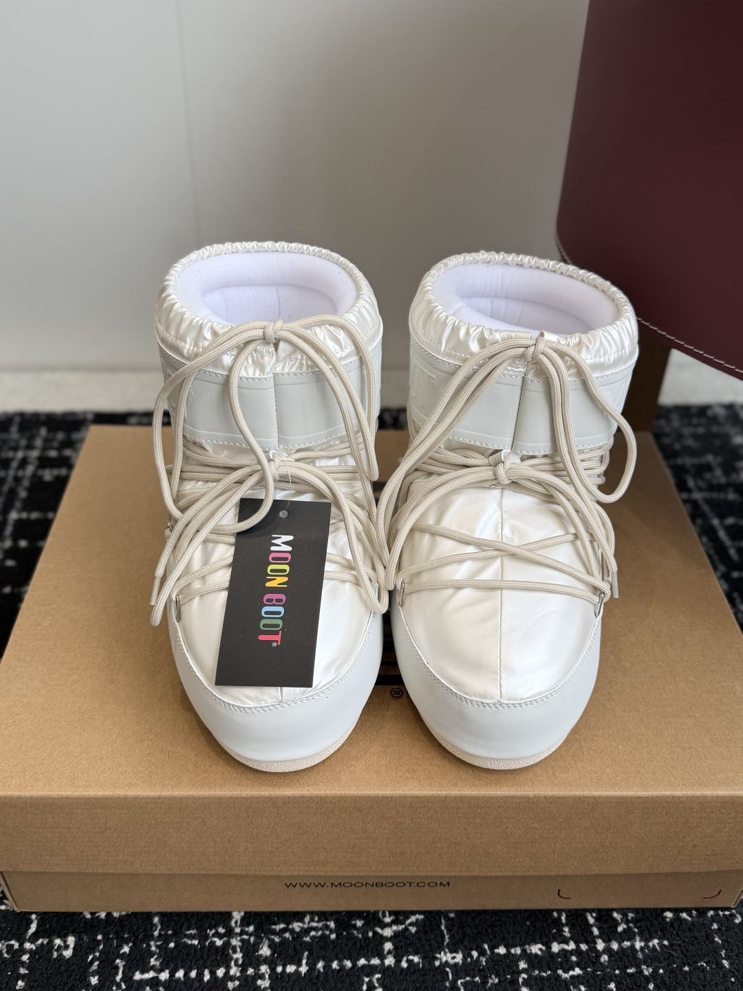 代购级 Moon Boot 26ss 秋冬最新款雪地靴系列……丑萌雪地短靴 忘了UGG吧,时髦人都在穿Moon Boot 代购级 Moon Boot 26ss 秋冬最新款雪地靴系列……丑萌雪地短靴 忘了UGG吧,时髦人都在穿Moon Boot