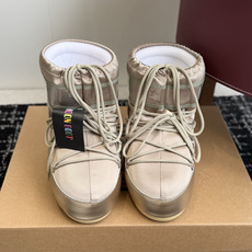 代购级 Moon Boot 26ss 秋冬最新款雪地靴系列……丑萌雪地短靴 忘了UGG吧,时髦人都在穿Moon Boot 代购级 Moon Boot 26ss 秋冬最新款雪地靴系列……丑萌雪地短靴 忘了UGG吧,时髦人都在穿Moon Boot