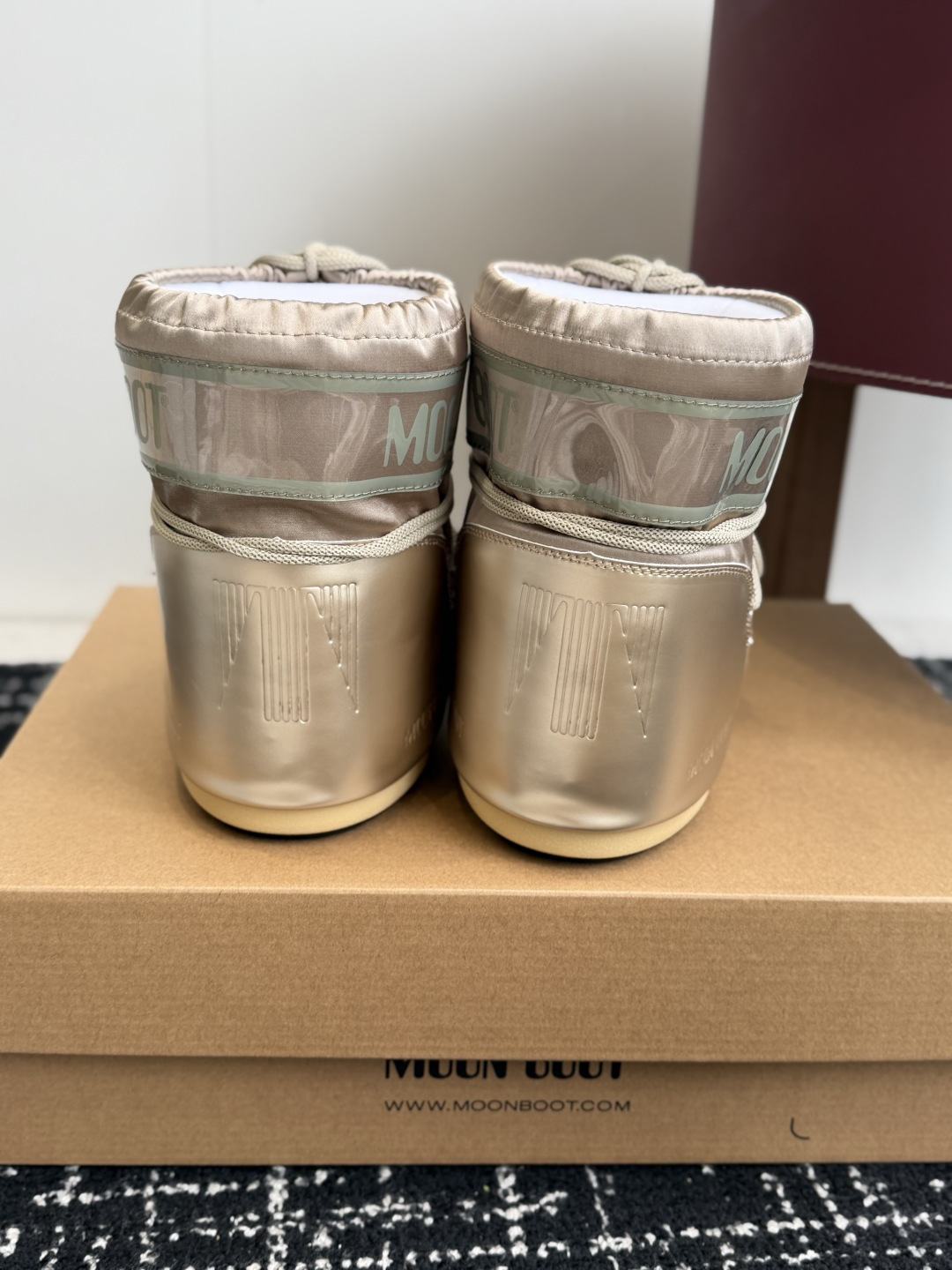 代购级 Moon Boot 26ss 秋冬最新款雪地靴系列……丑萌雪地短靴 忘了UGG吧，时髦人都在穿Moon Boot
