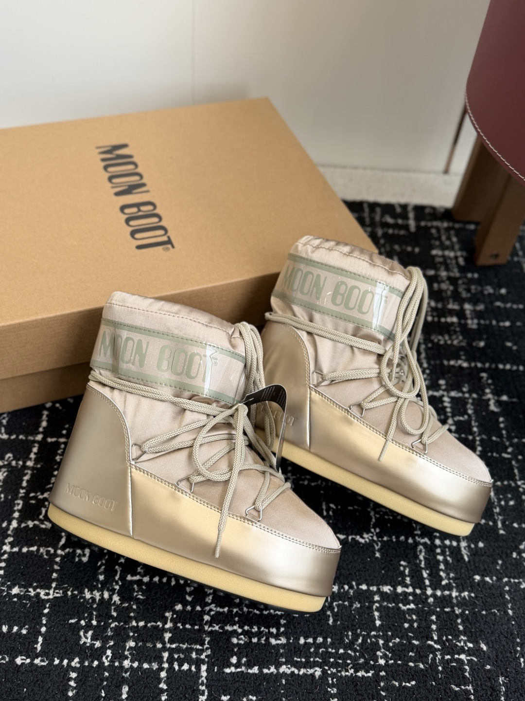 代购级 Moon Boot 26ss 秋冬最新款雪地靴系列……丑萌雪地短靴 忘了UGG吧，时髦人都在穿Moon Boot