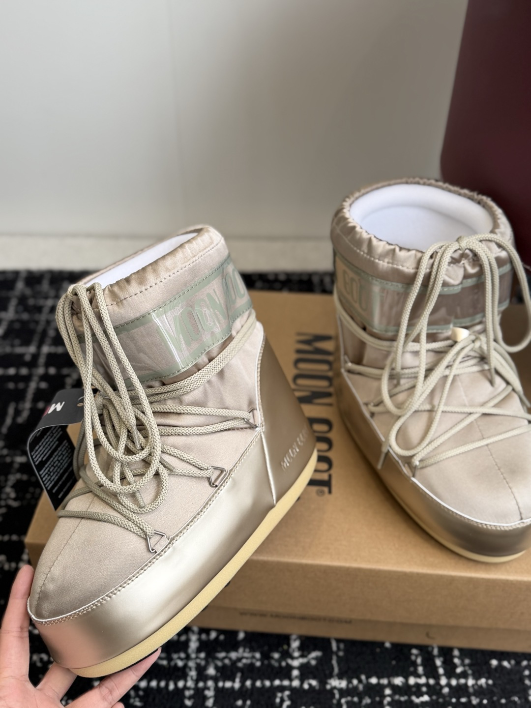 代购级 Moon Boot 26ss 秋冬最新款雪地靴系列……丑萌雪地短靴 忘了UGG吧，时髦人都在穿Moon Boot