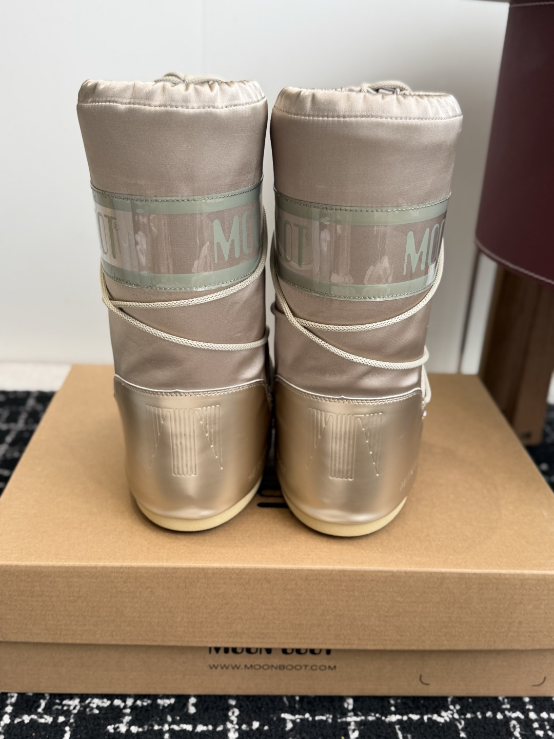代购级  Moon Boot 26ss 秋冬最新款雪地靴系列……丑萌雪地短靴 忘了UGG吧，时髦人都在穿Moon Boo