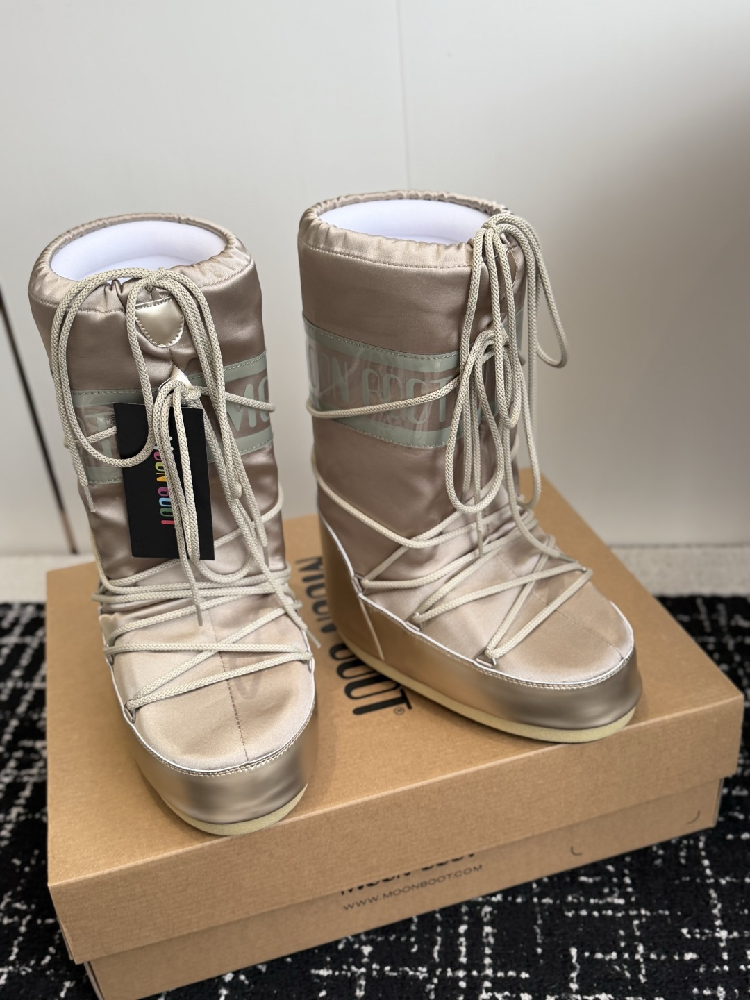 代购级  Moon Boot 26ss 秋冬最新款雪地靴系列……丑萌雪地短靴 忘了UGG吧，时髦人都在穿Moon Boo
