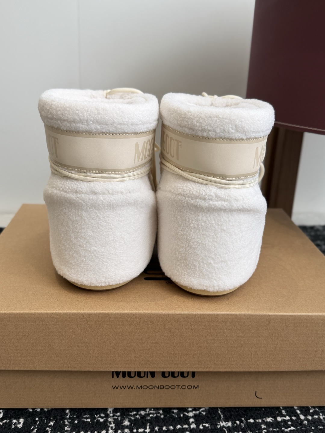 代购级短靴Moon Boot 26ss 秋冬最新款雪地靴系列……丑萌雪地短靴 忘了UGG吧，时髦人都在穿Moon Boo