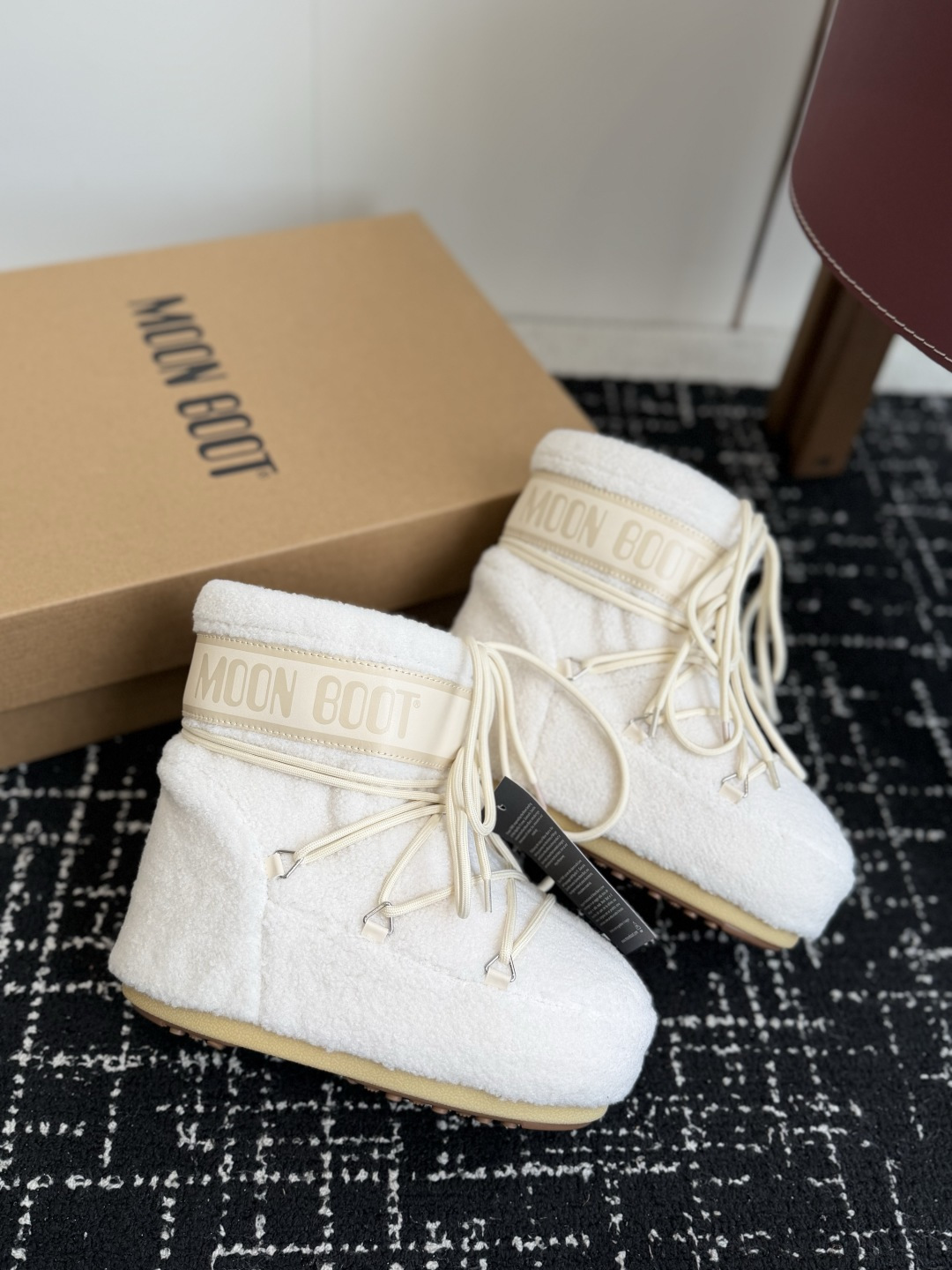 代购级短靴Moon Boot 26ss 秋冬最新款雪地靴系列……丑萌雪地短靴 忘了UGG吧，时髦人都在穿Moon Boo