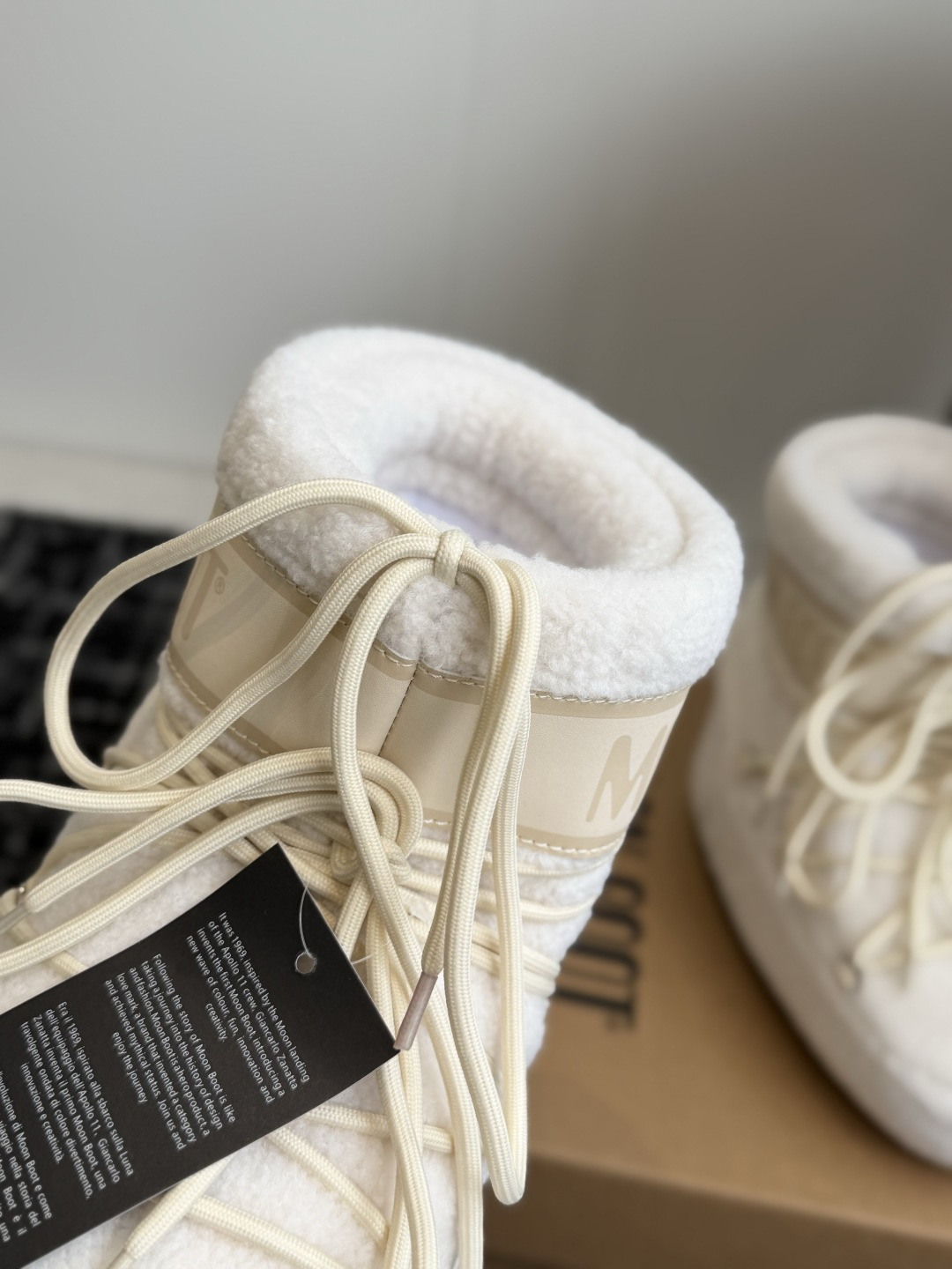 代购级短靴Moon Boot 26ss 秋冬最新款雪地靴系列……丑萌雪地短靴 忘了UGG吧，时髦人都在穿Moon Boo