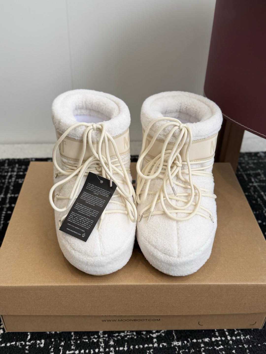 代购级短靴Moon Boot 26ss 秋冬最新款雪地靴系列……丑萌雪地短靴 忘了UGG吧,时髦人都在穿Moon Boo 代购级短靴Moon Boot 26ss 秋冬最新款雪地靴系列……丑萌雪地短靴 忘了UGG吧,时髦人都在穿Moon Boo
