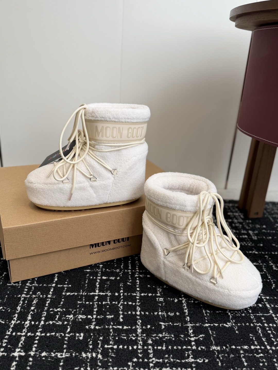 代购级短靴Moon Boot 26ss 秋冬最新款雪地靴系列……丑萌雪地短靴 忘了UGG吧，时髦人都在穿Moon Boo
