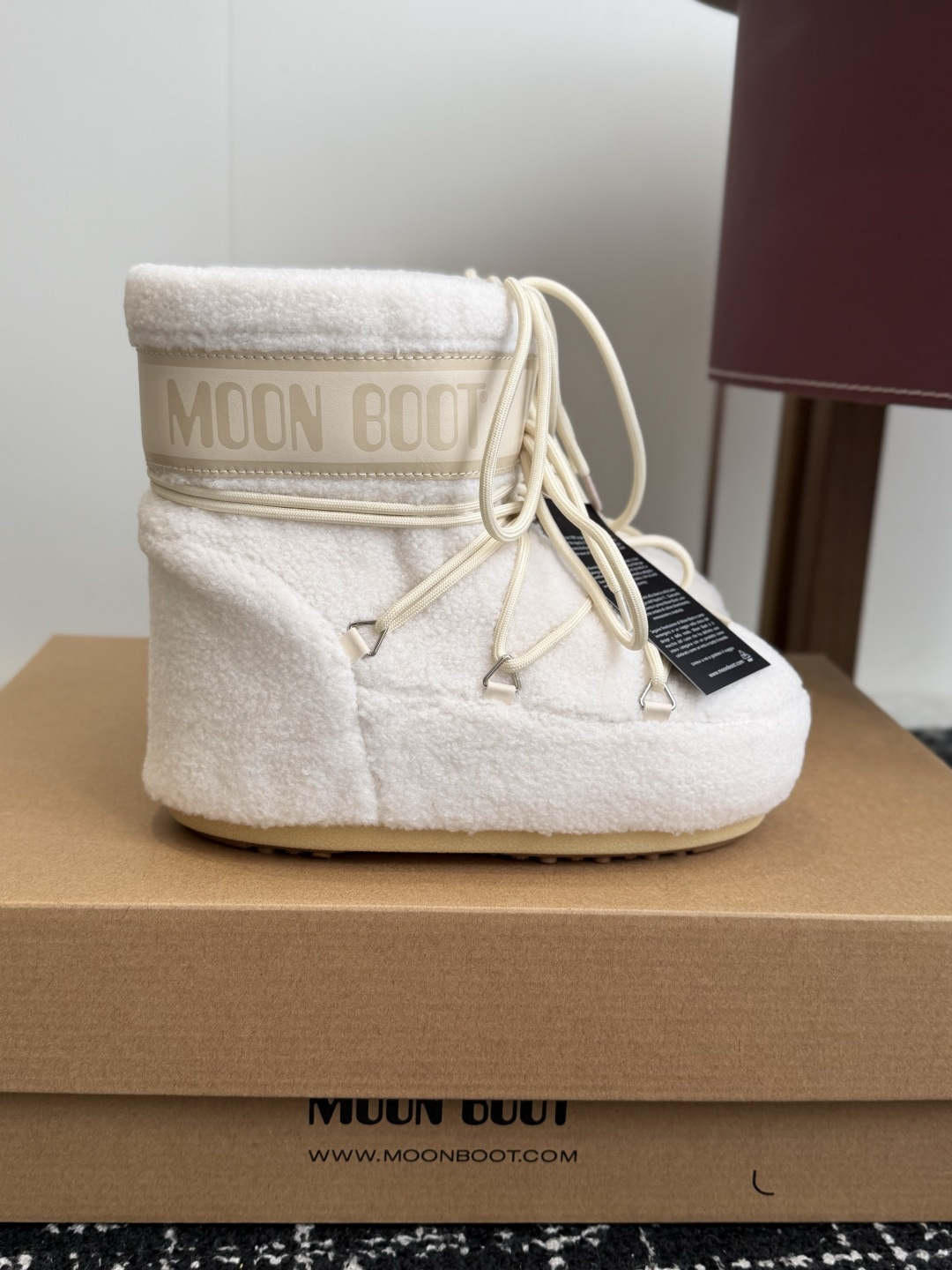 代购级短靴Moon Boot 26ss 秋冬最新款雪地靴系列……丑萌雪地短靴 忘了UGG吧，时髦人都在穿Moon Boo