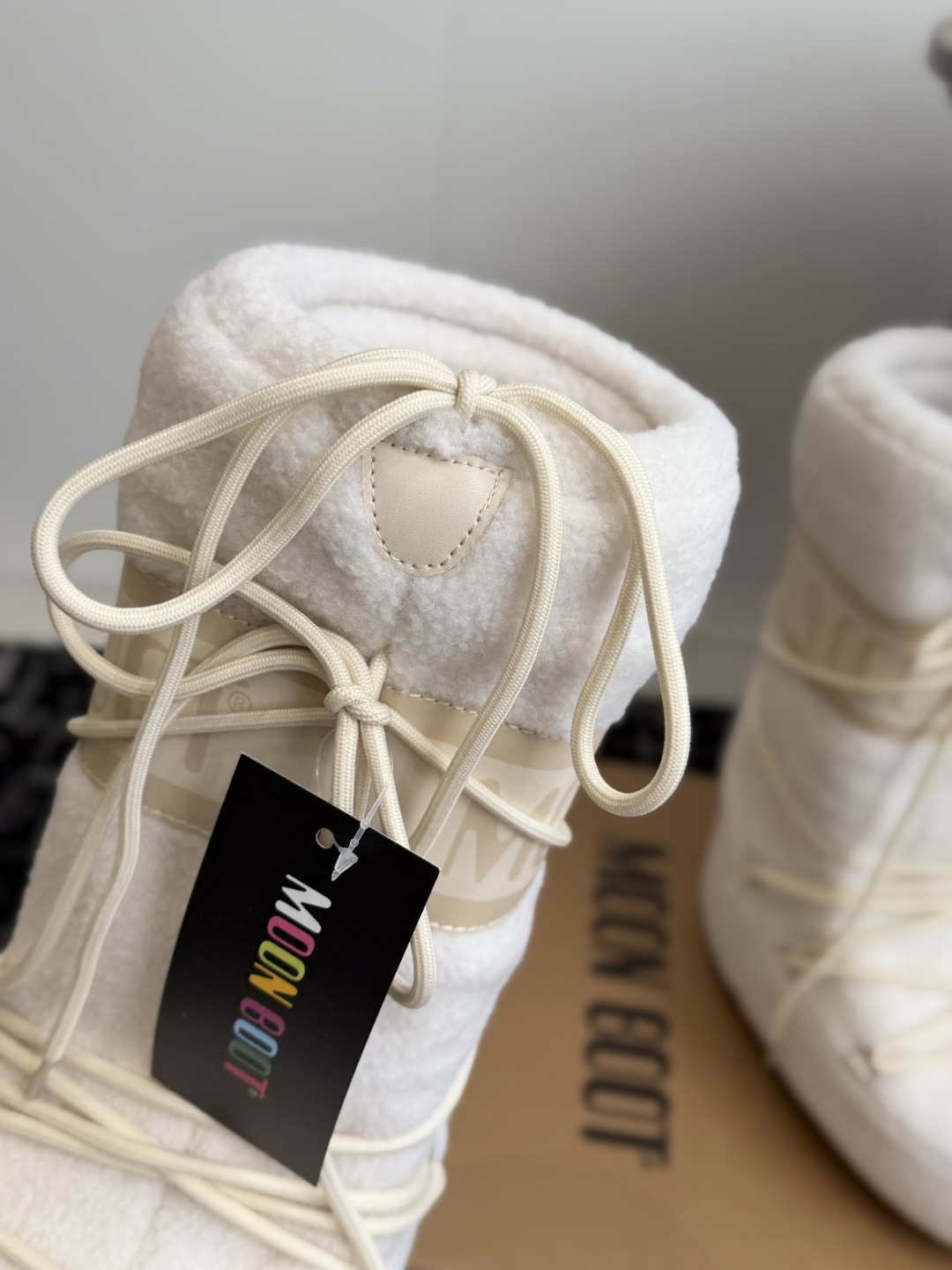 代购级 长靴 Moon Boot 26ss 秋冬最新款雪地靴系列……丑萌雪地短靴 忘了UGG吧，时髦人都在穿Moon B