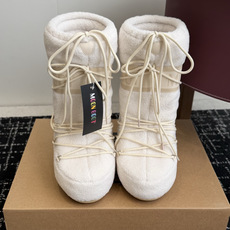 代购级 长靴 Moon Boot 26ss 秋冬最新款雪地靴系列……丑萌雪地短靴 忘了UGG吧,时髦人都在穿Moon B 代购级 长靴 Moon Boot 26ss 秋冬最新款雪地靴系列……丑萌雪地短靴 忘了UGG吧,时髦人都在穿Moon B