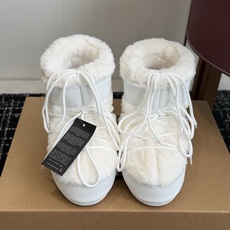 代购级短靴Moon Boot 26ss 秋冬最新款雪地靴系列……丑萌雪地短靴 忘了UGG吧,时髦人都在穿Moon Boo 代购级短靴Moon Boot 26ss 秋冬最新款雪地靴系列……丑萌雪地短靴 忘了UGG吧,时髦人都在穿Moon Boo