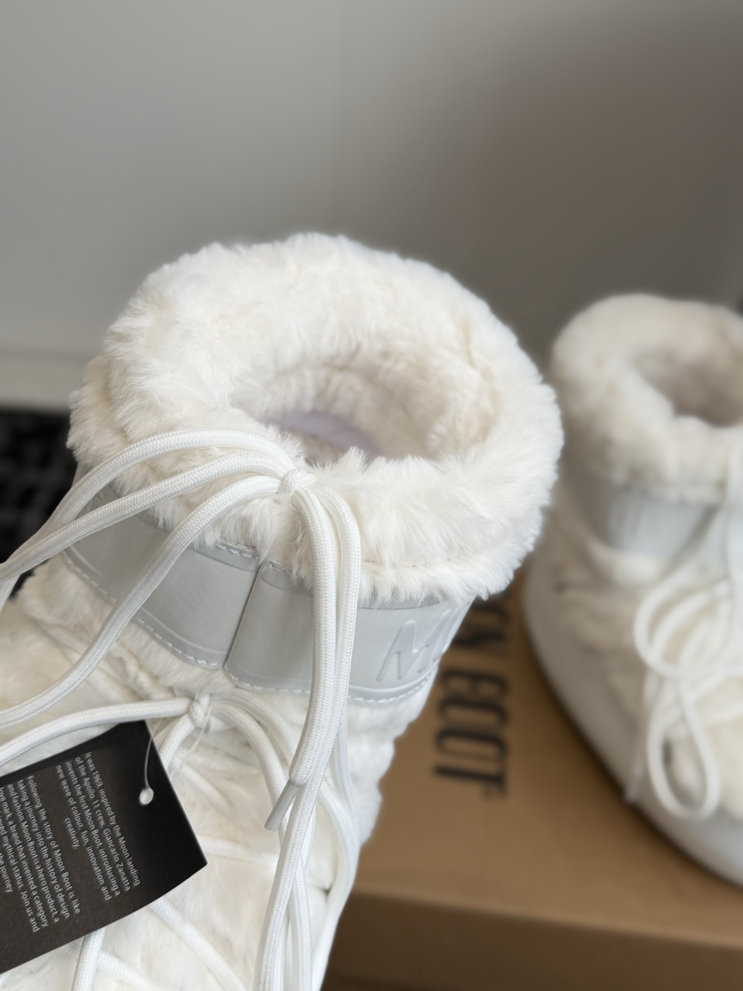 代购级短靴Moon Boot 26ss 秋冬最新款雪地靴系列……丑萌雪地短靴 忘了UGG吧,时髦人都在穿Moon Boo 代购级短靴Moon Boot 26ss 秋冬最新款雪地靴系列……丑萌雪地短靴 忘了UGG吧,时髦人都在穿Moon Boo