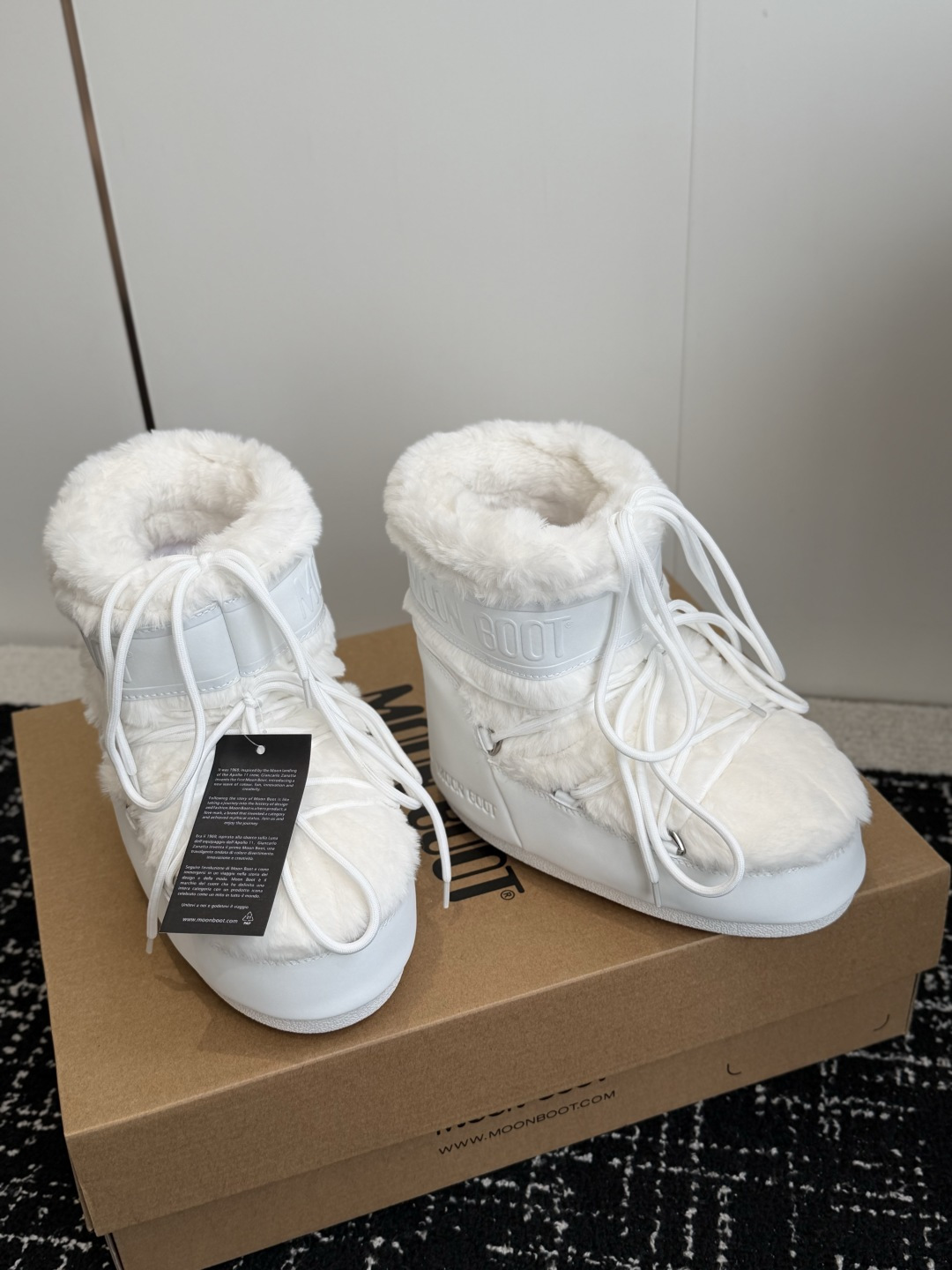 代购级短靴Moon Boot 26ss 秋冬最新款雪地靴系列……丑萌雪地短靴 忘了UGG吧,时髦人都在穿Moon Boo 代购级短靴Moon Boot 26ss 秋冬最新款雪地靴系列……丑萌雪地短靴 忘了UGG吧,时髦人都在穿Moon Boo