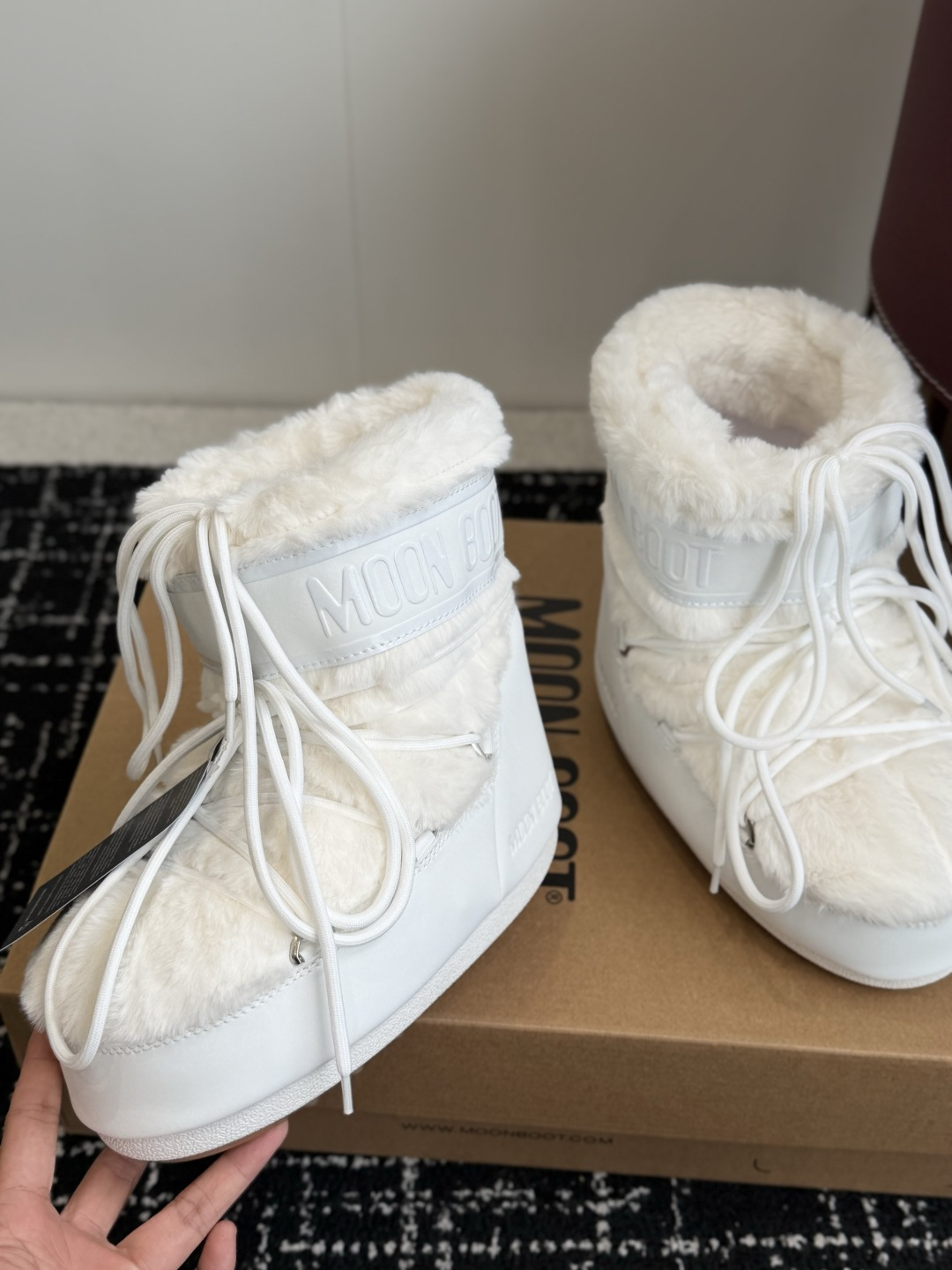 代购级短靴Moon Boot 26ss 秋冬最新款雪地靴系列……丑萌雪地短靴 忘了UGG吧,时髦人都在穿Moon Boo 代购级短靴Moon Boot 26ss 秋冬最新款雪地靴系列……丑萌雪地短靴 忘了UGG吧,时髦人都在穿Moon Boo